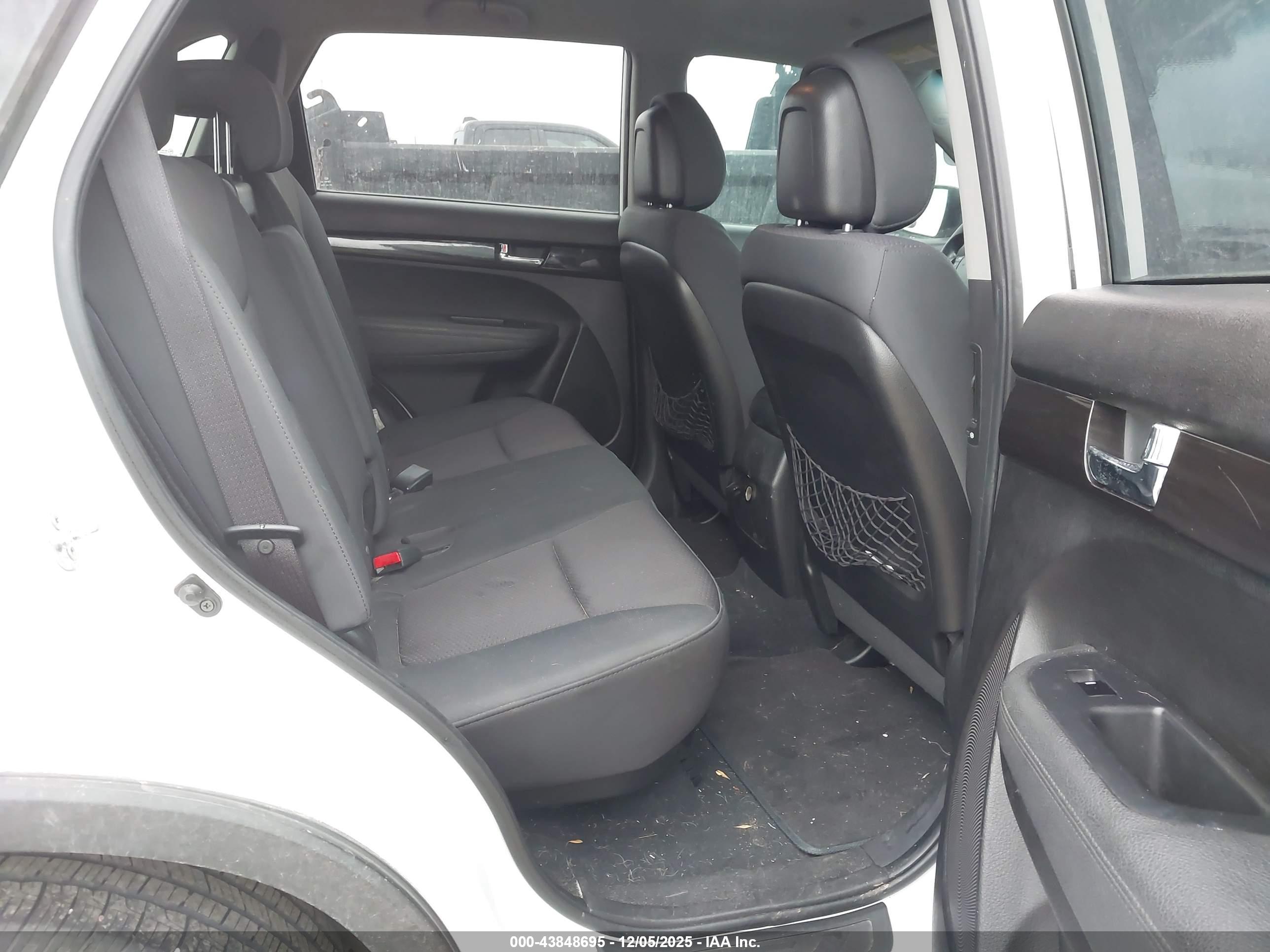 KIA SORENTO image 8