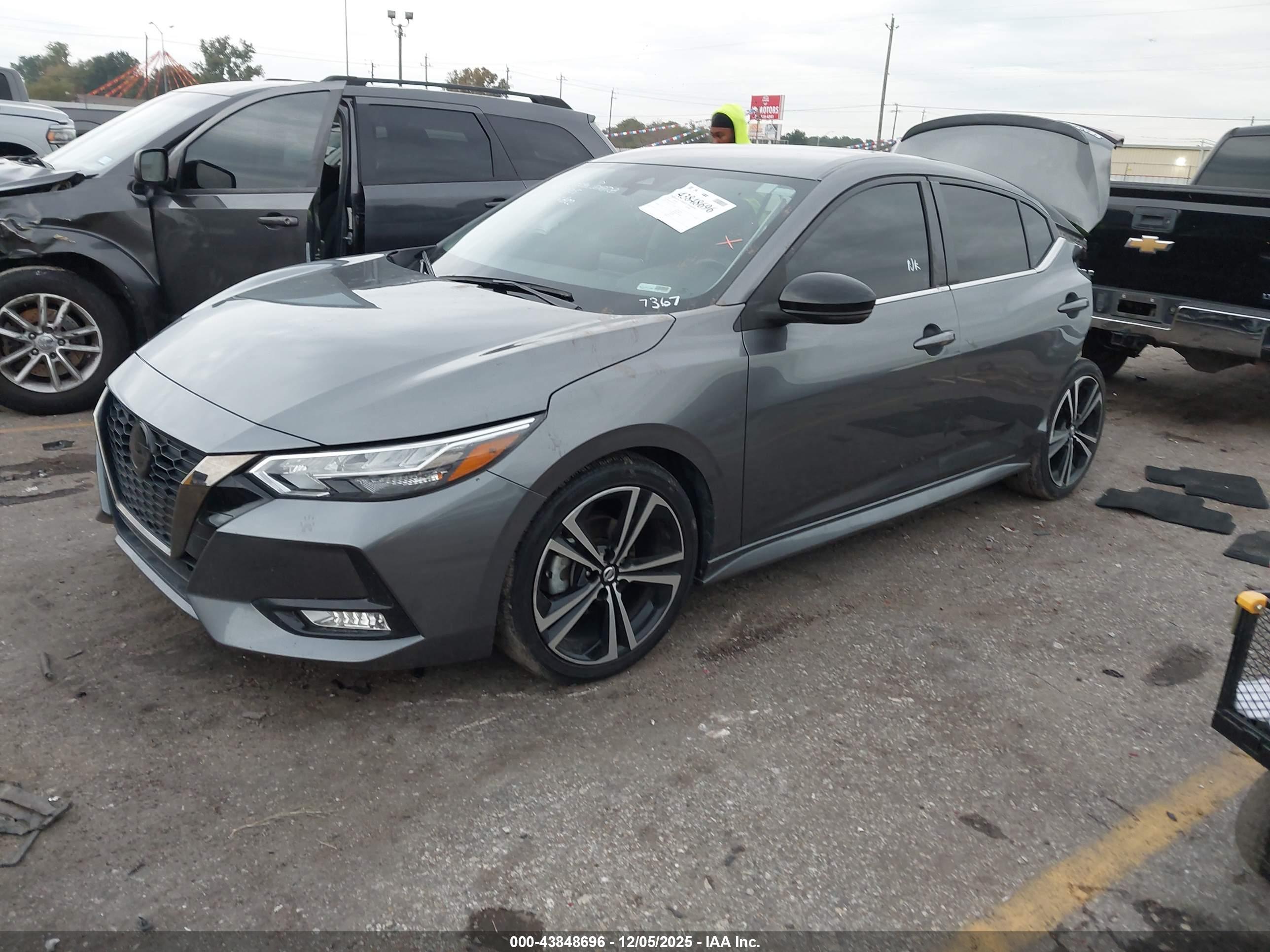 NISSAN SENTRA image 2