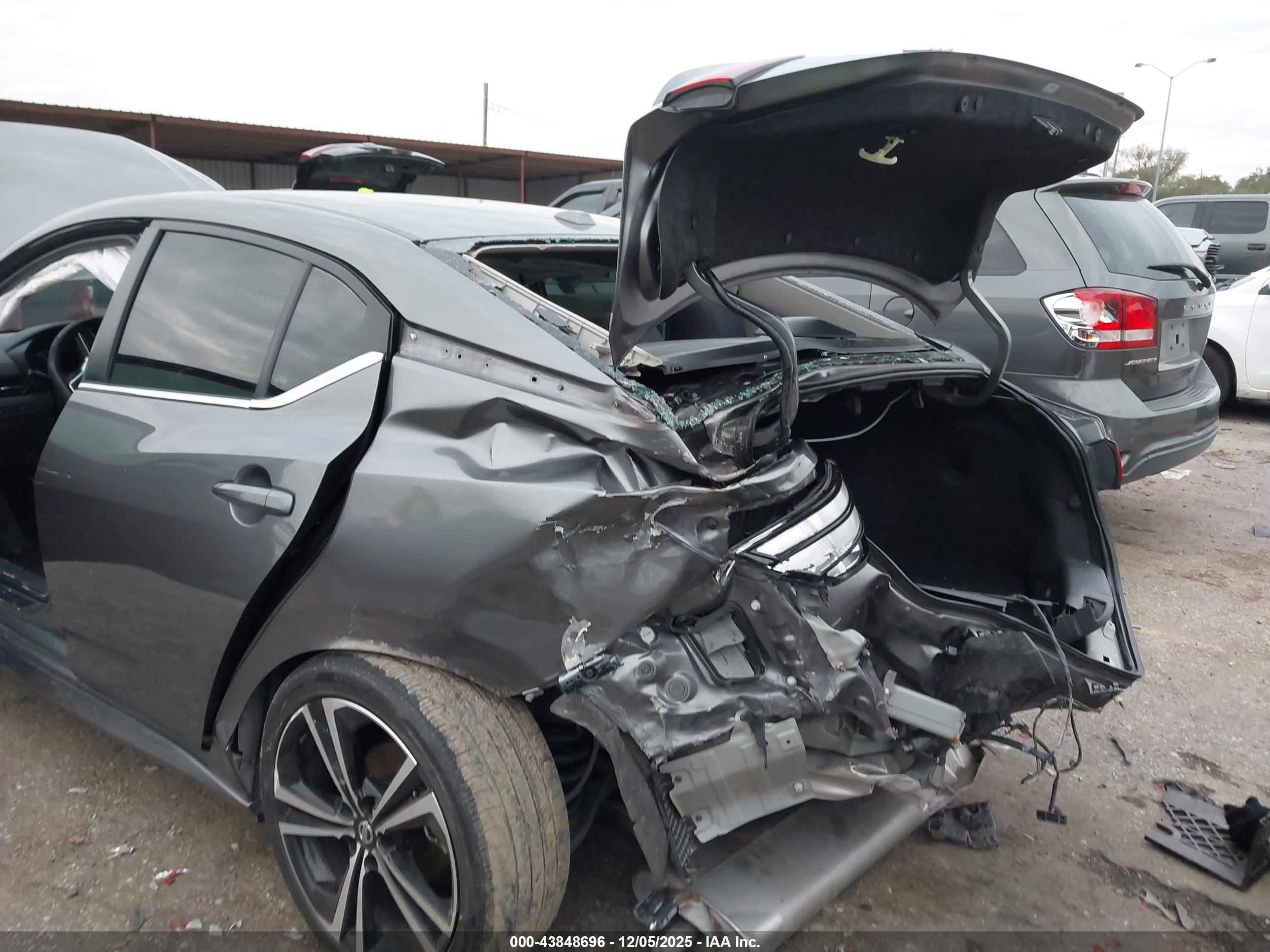 NISSAN SENTRA image 6