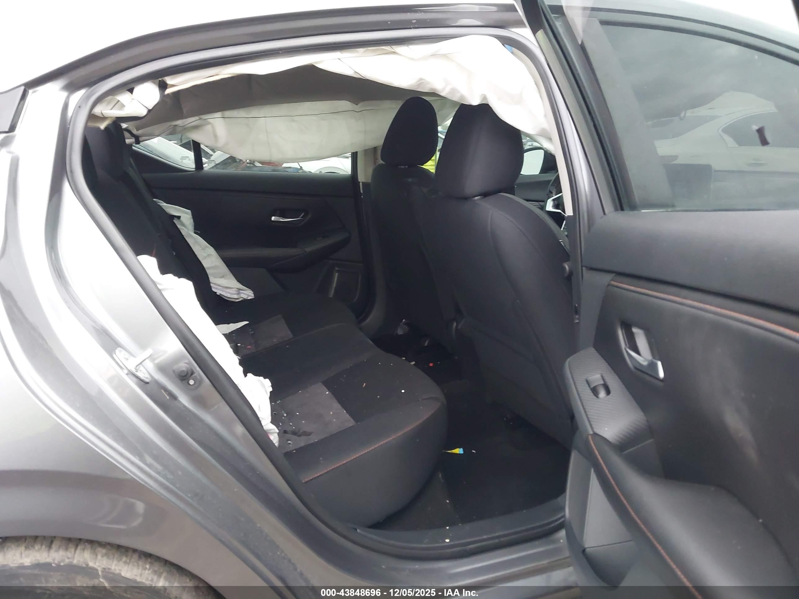 NISSAN SENTRA image 8