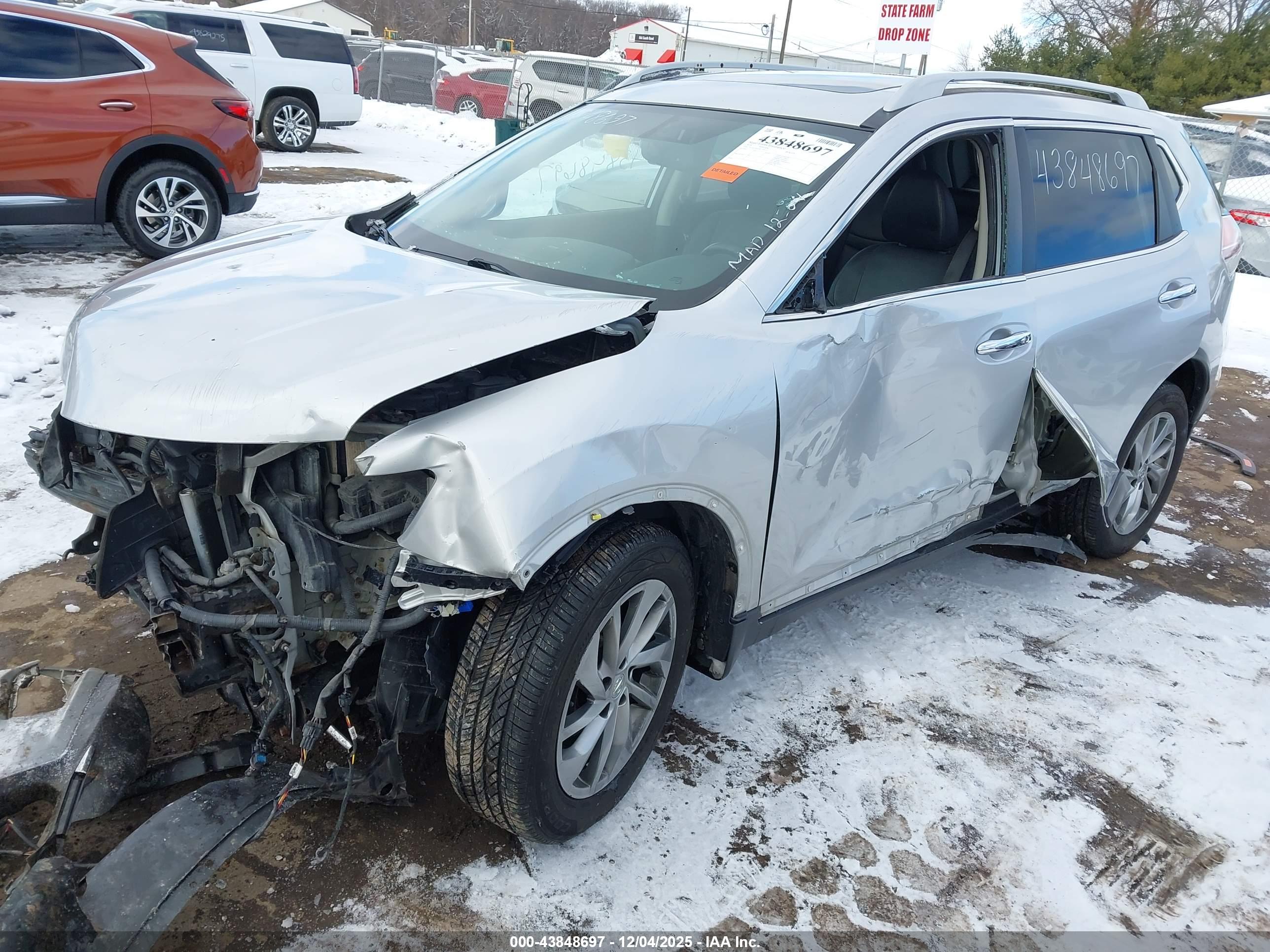 NISSAN ROGUE image 2