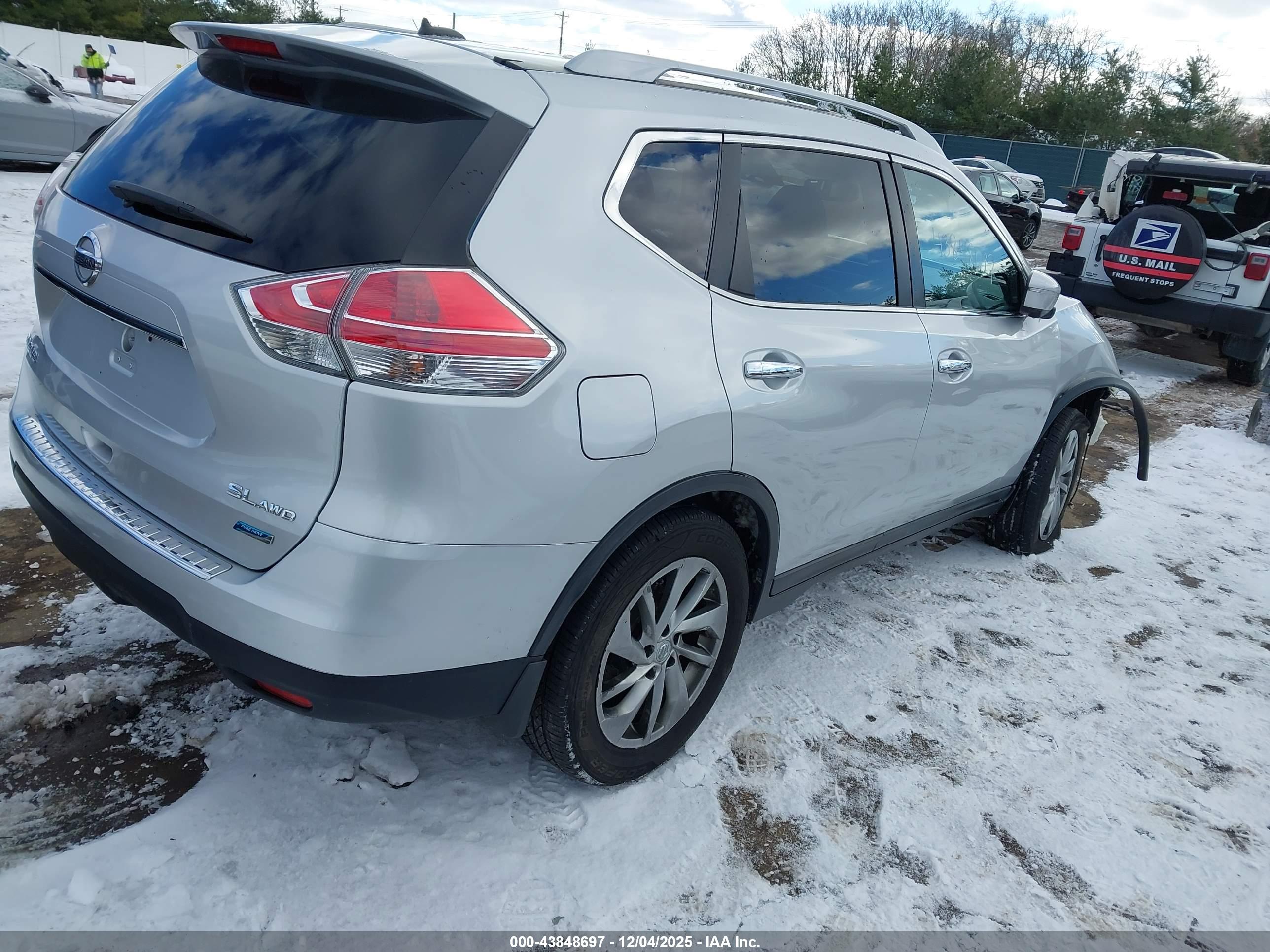 NISSAN ROGUE image 4