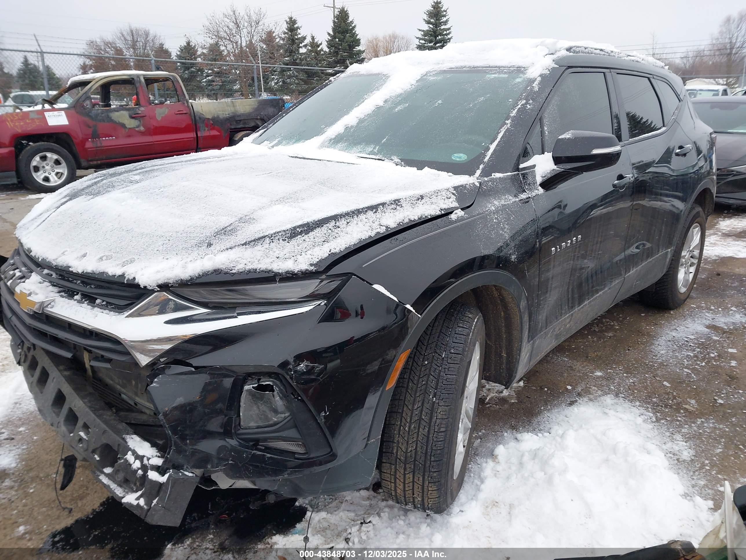 CHEVROLET BLAZER image 2