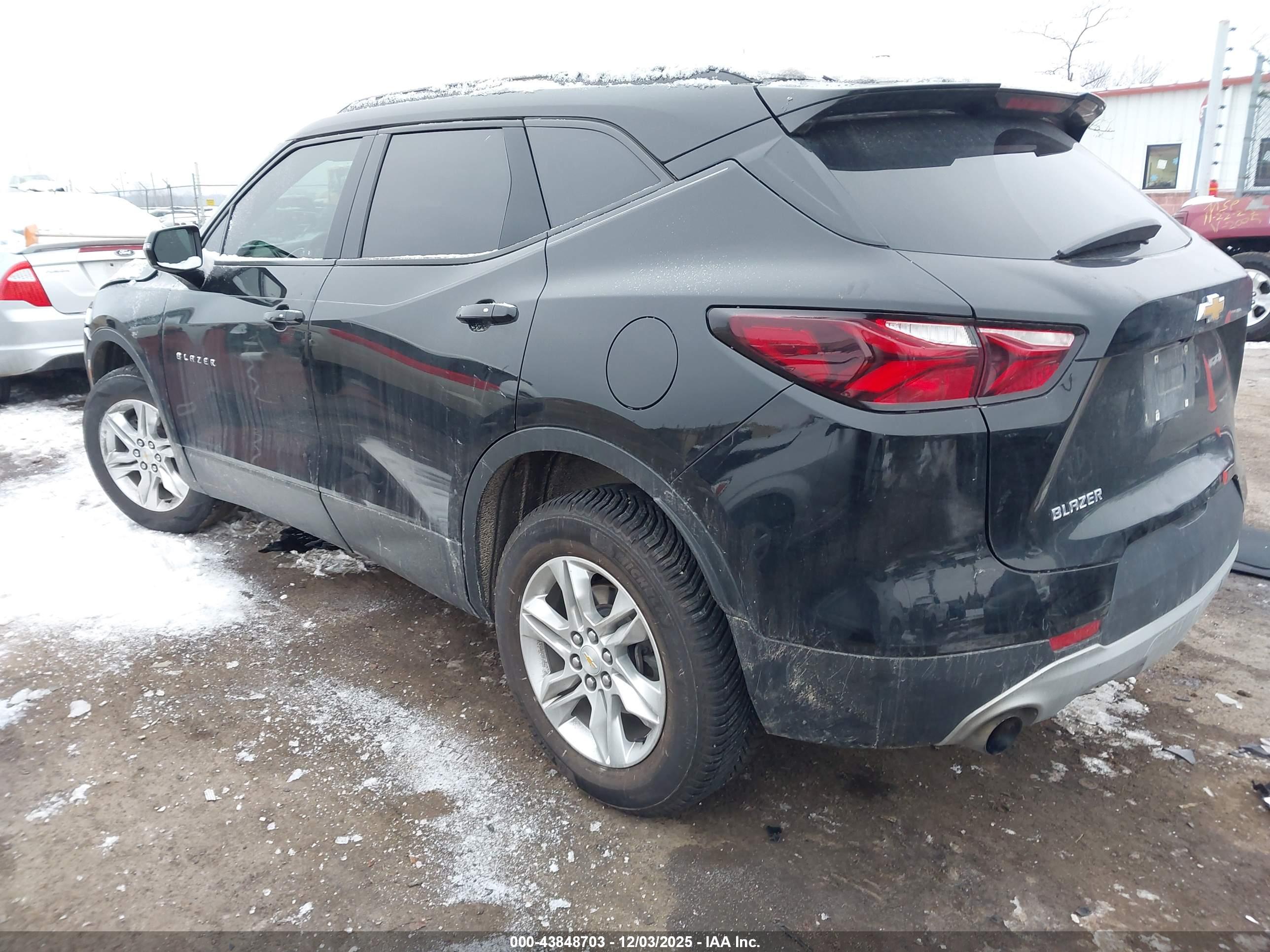 CHEVROLET BLAZER image 3