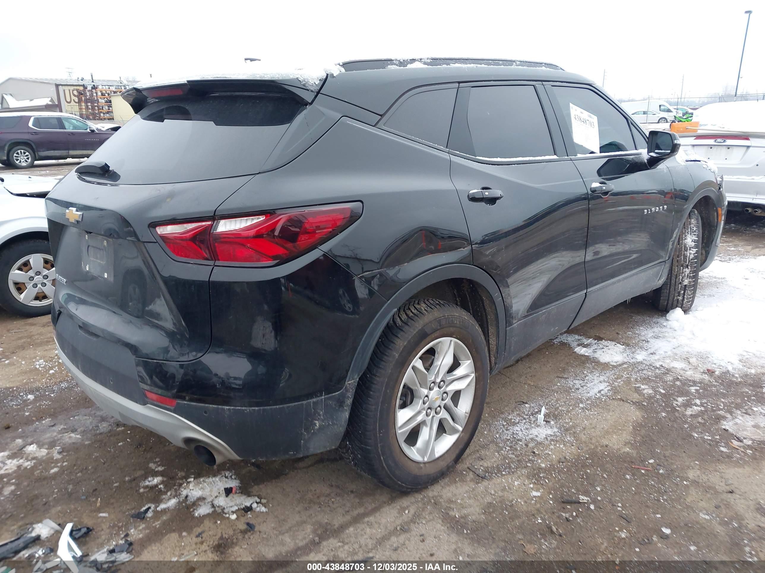 CHEVROLET BLAZER image 4