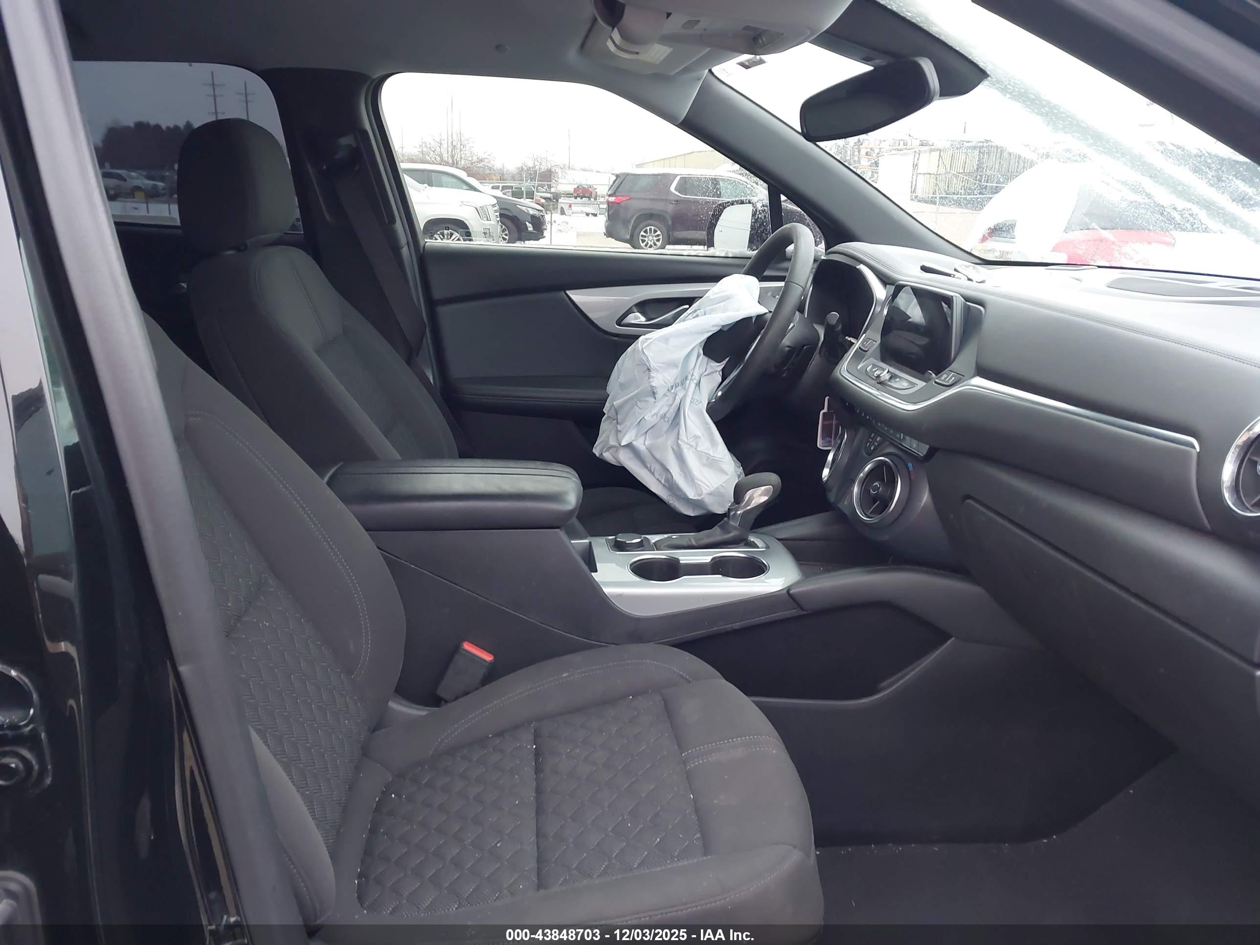 CHEVROLET BLAZER image 5