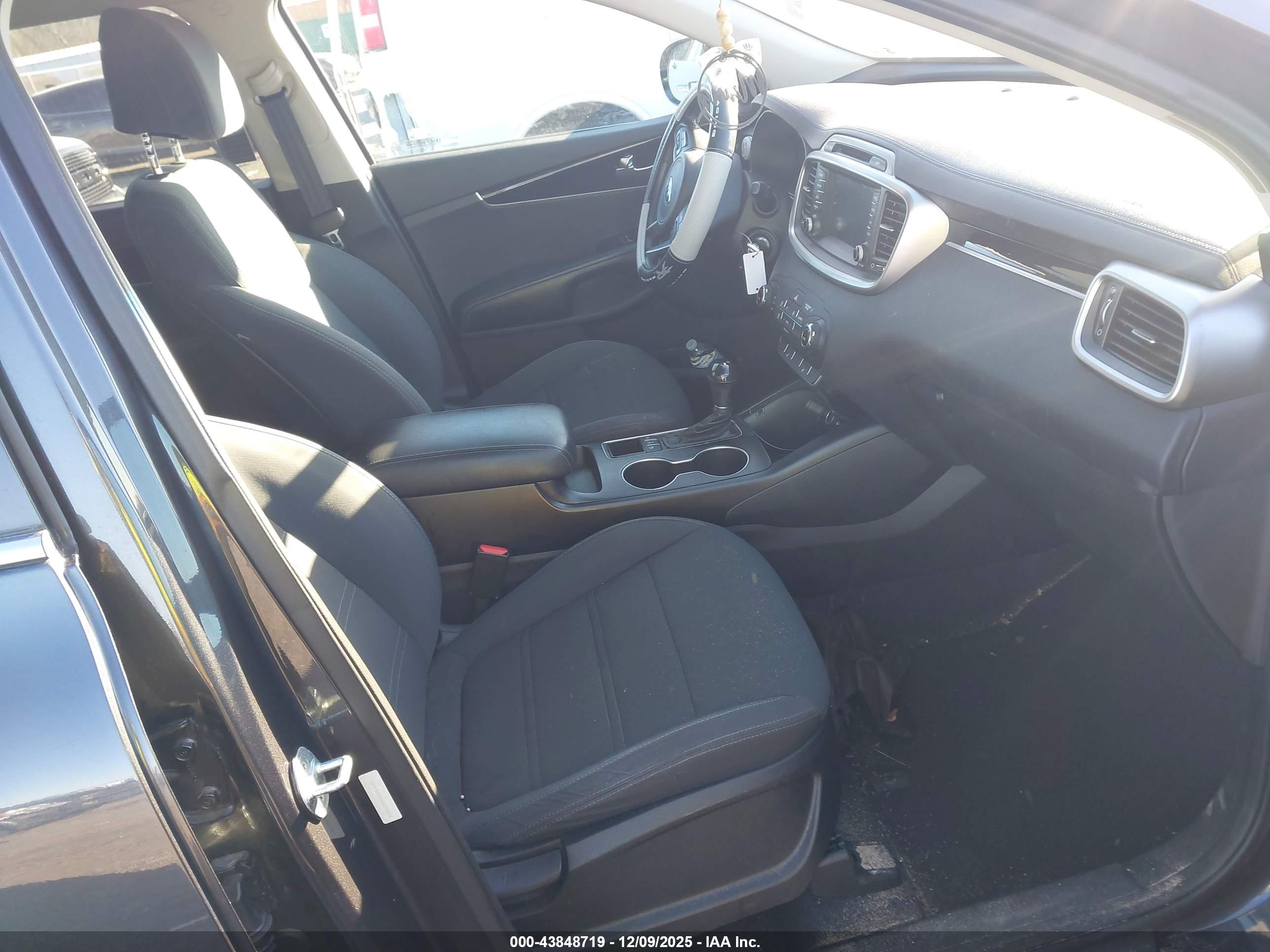 KIA SORENTO image 5