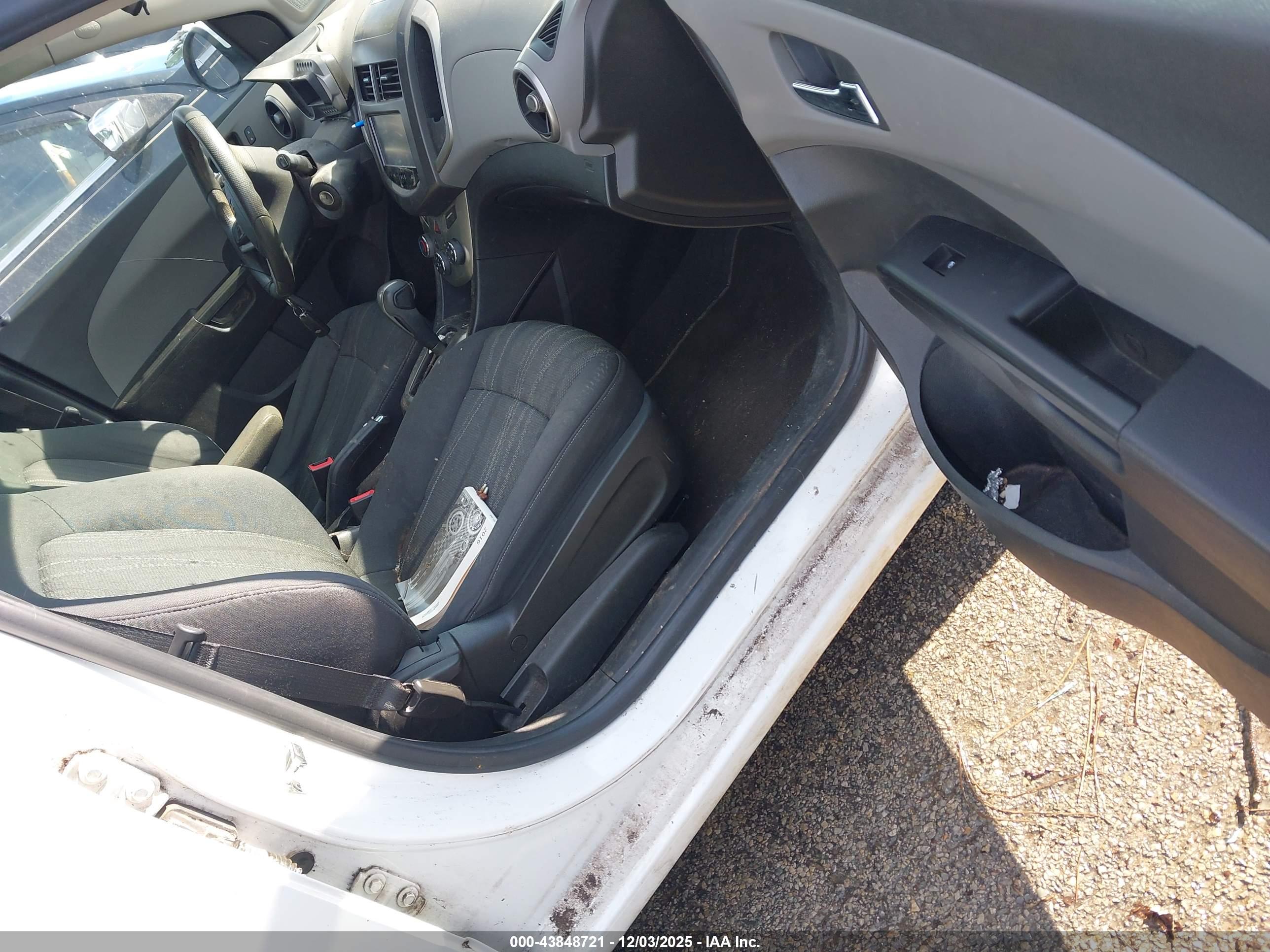 CHEVROLET SONIC image 5