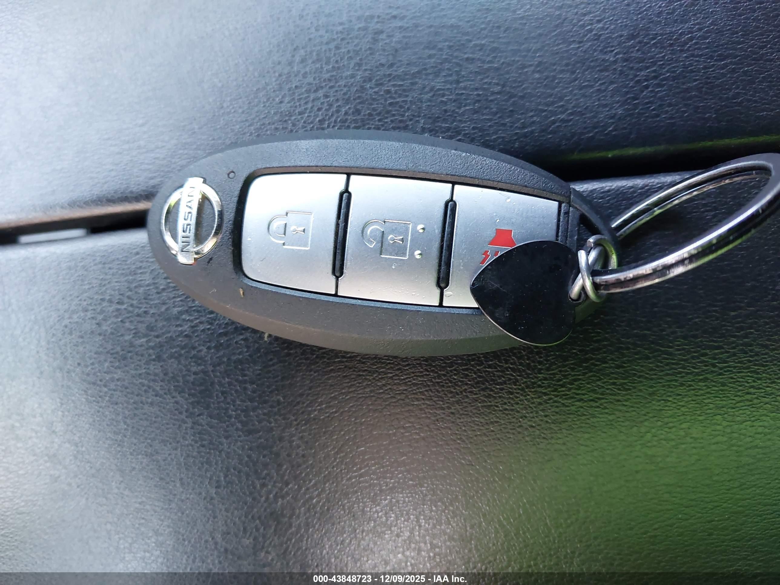 NISSAN ROGUE image 11