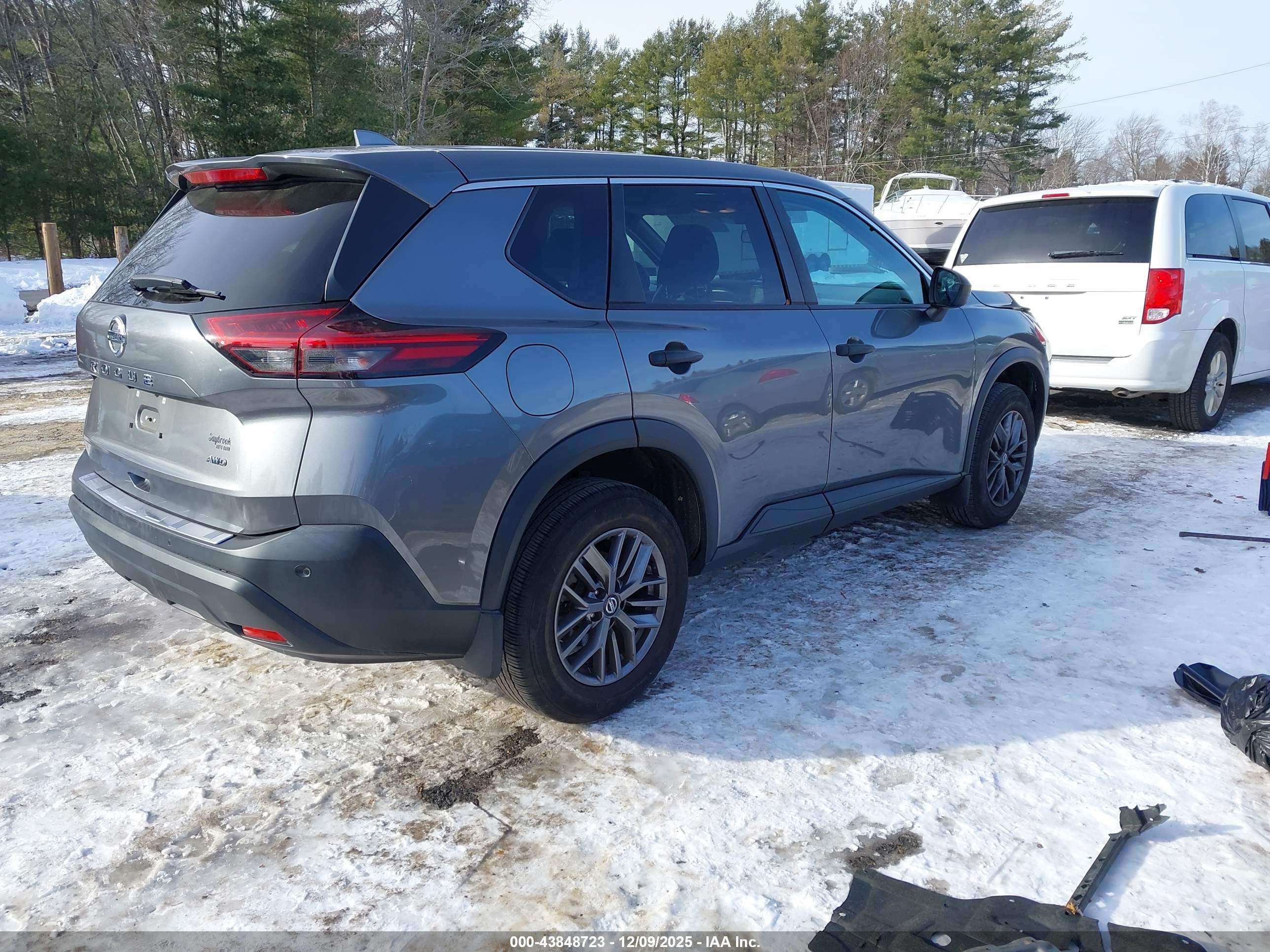 NISSAN ROGUE image 4