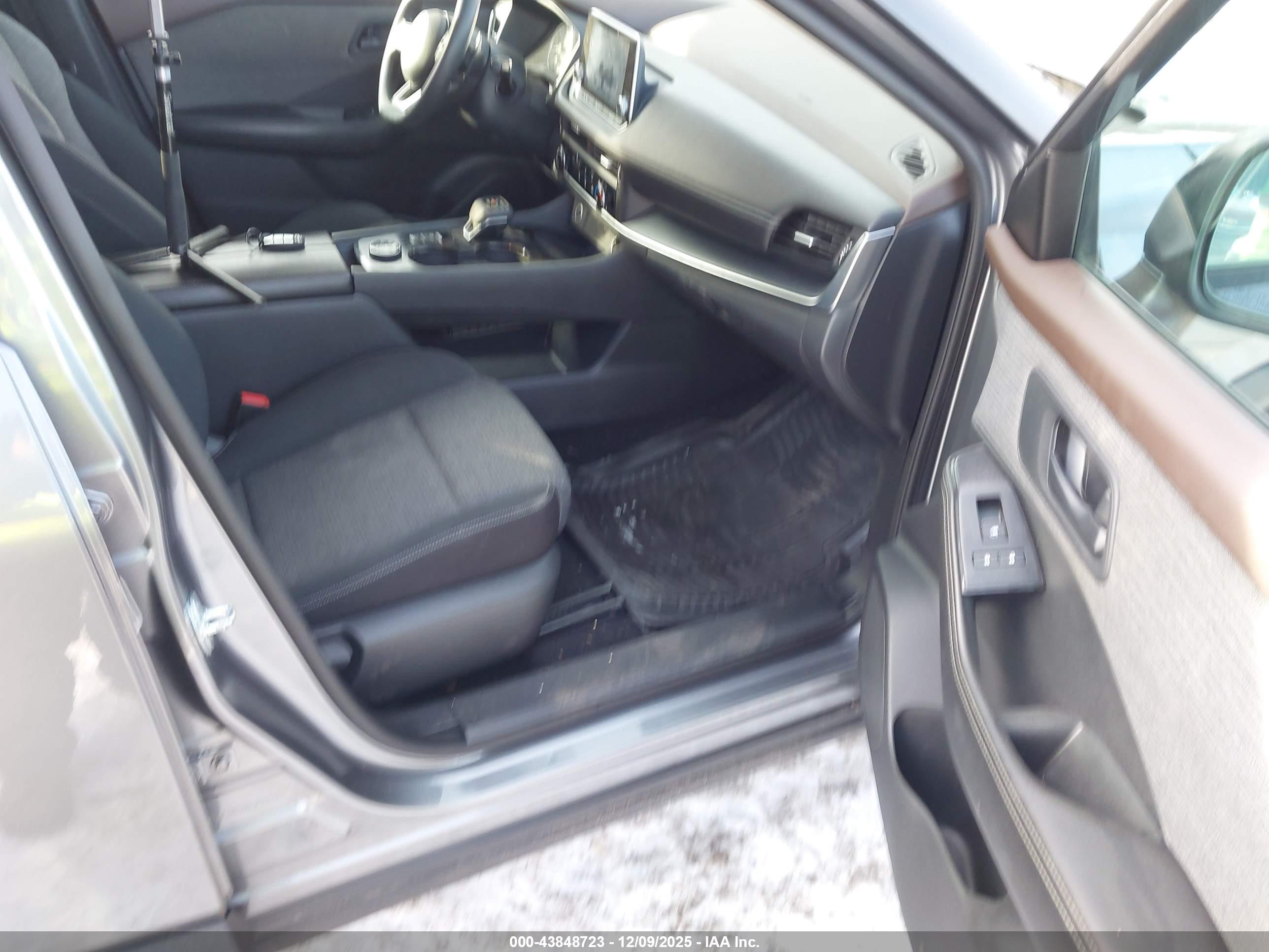 NISSAN ROGUE image 5