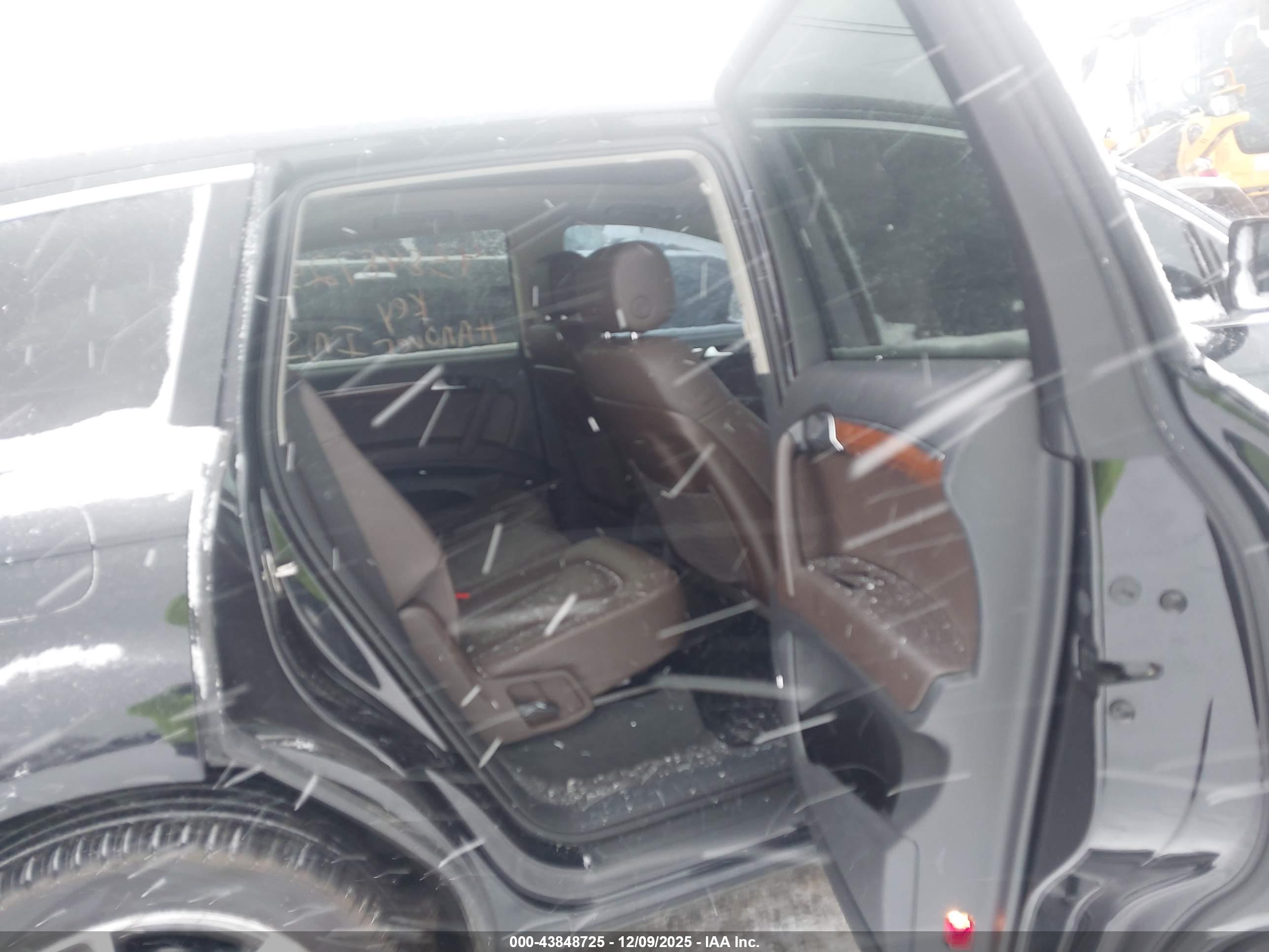 AUDI Q7 image 8
