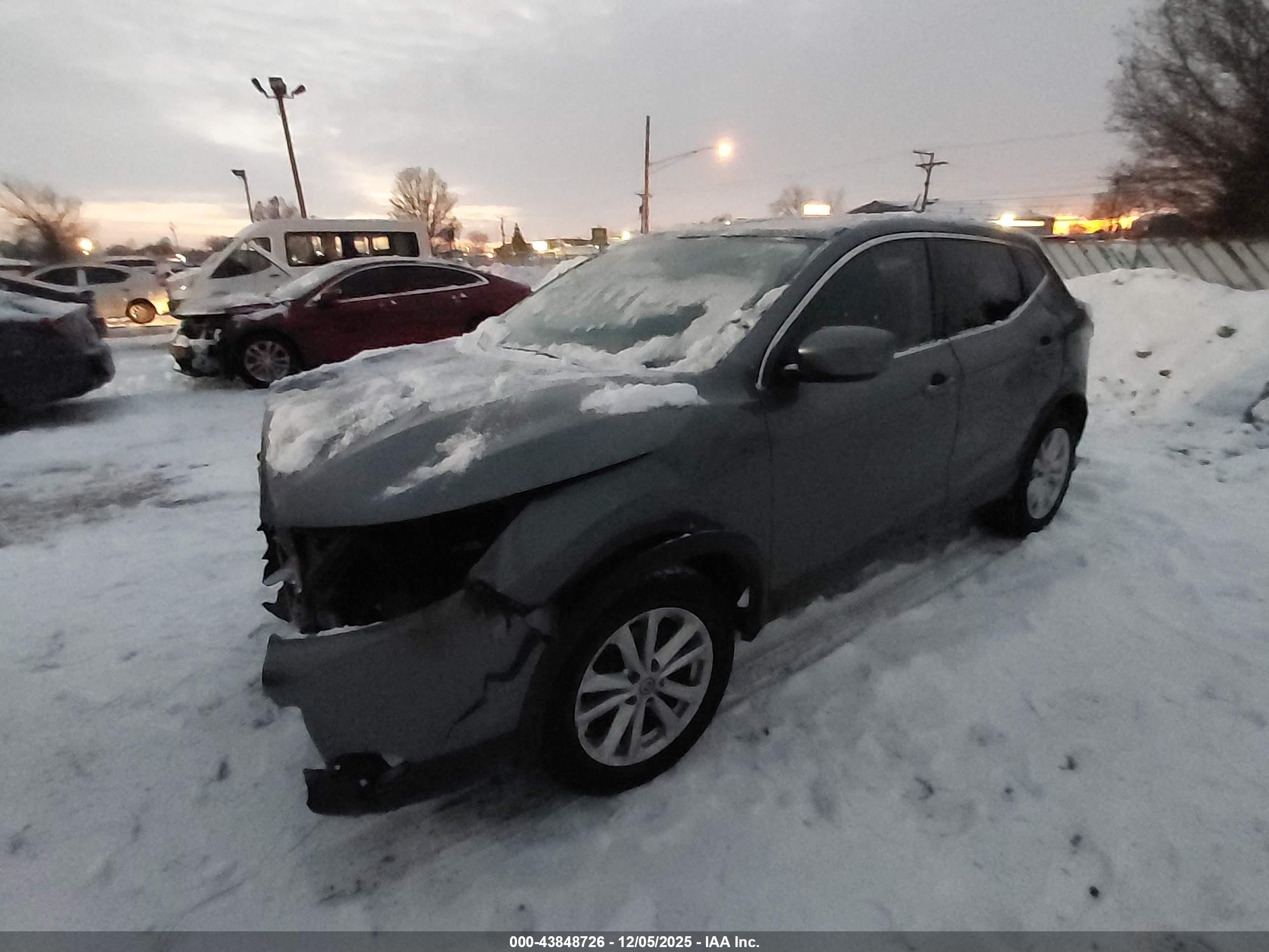 NISSAN ROGUE image 2