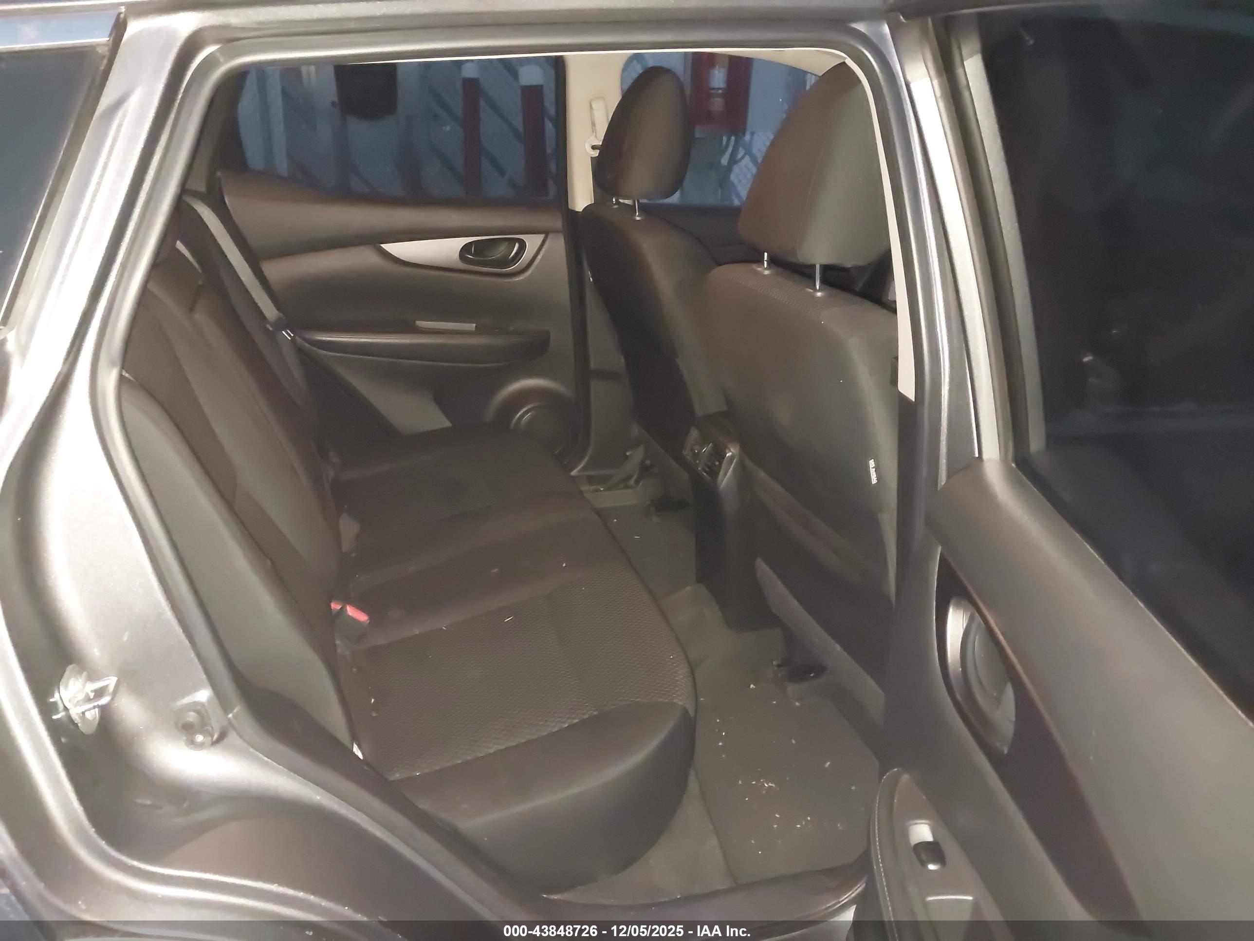 NISSAN ROGUE image 8