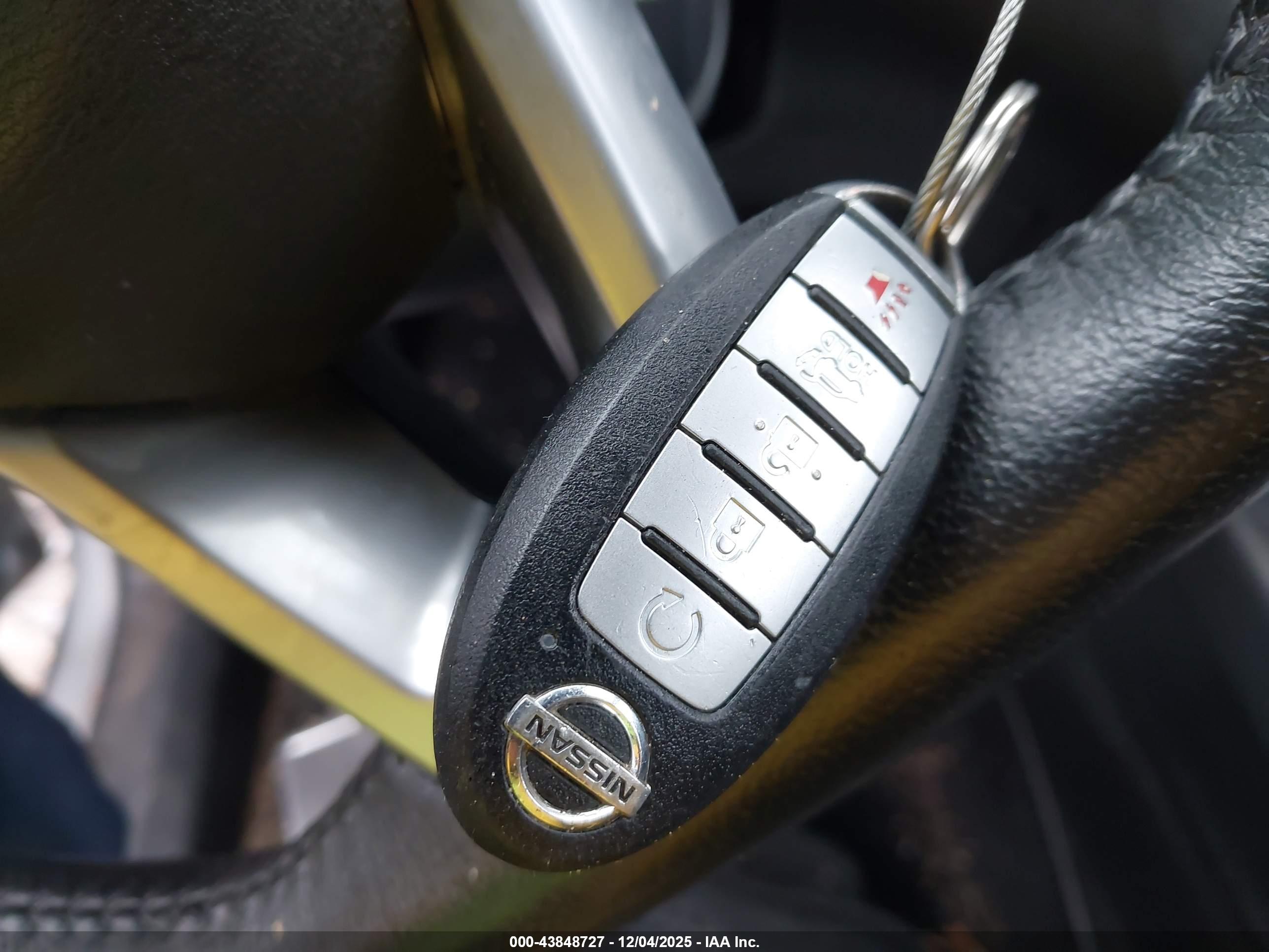NISSAN ROGUE image 11
