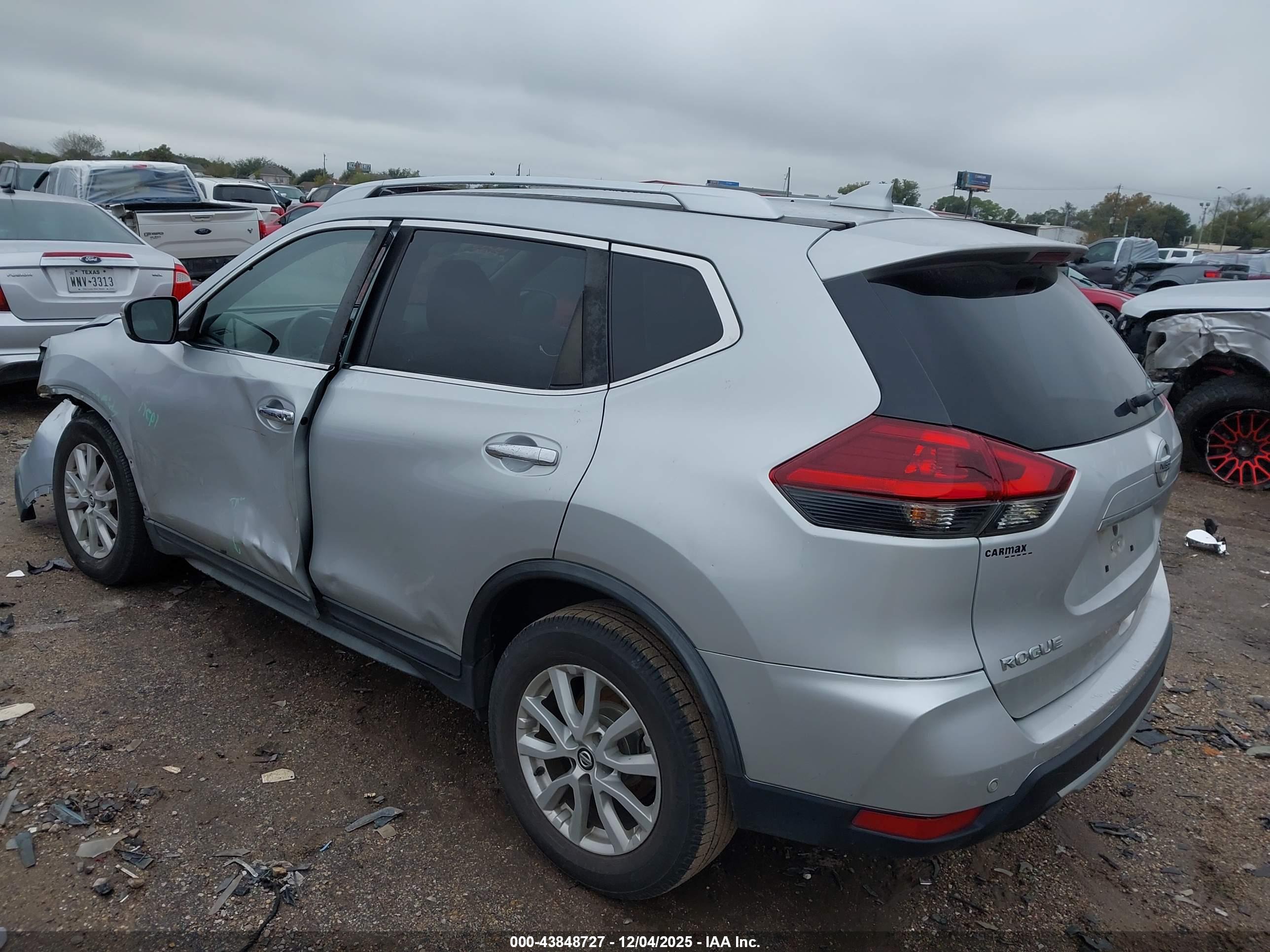 NISSAN ROGUE image 3