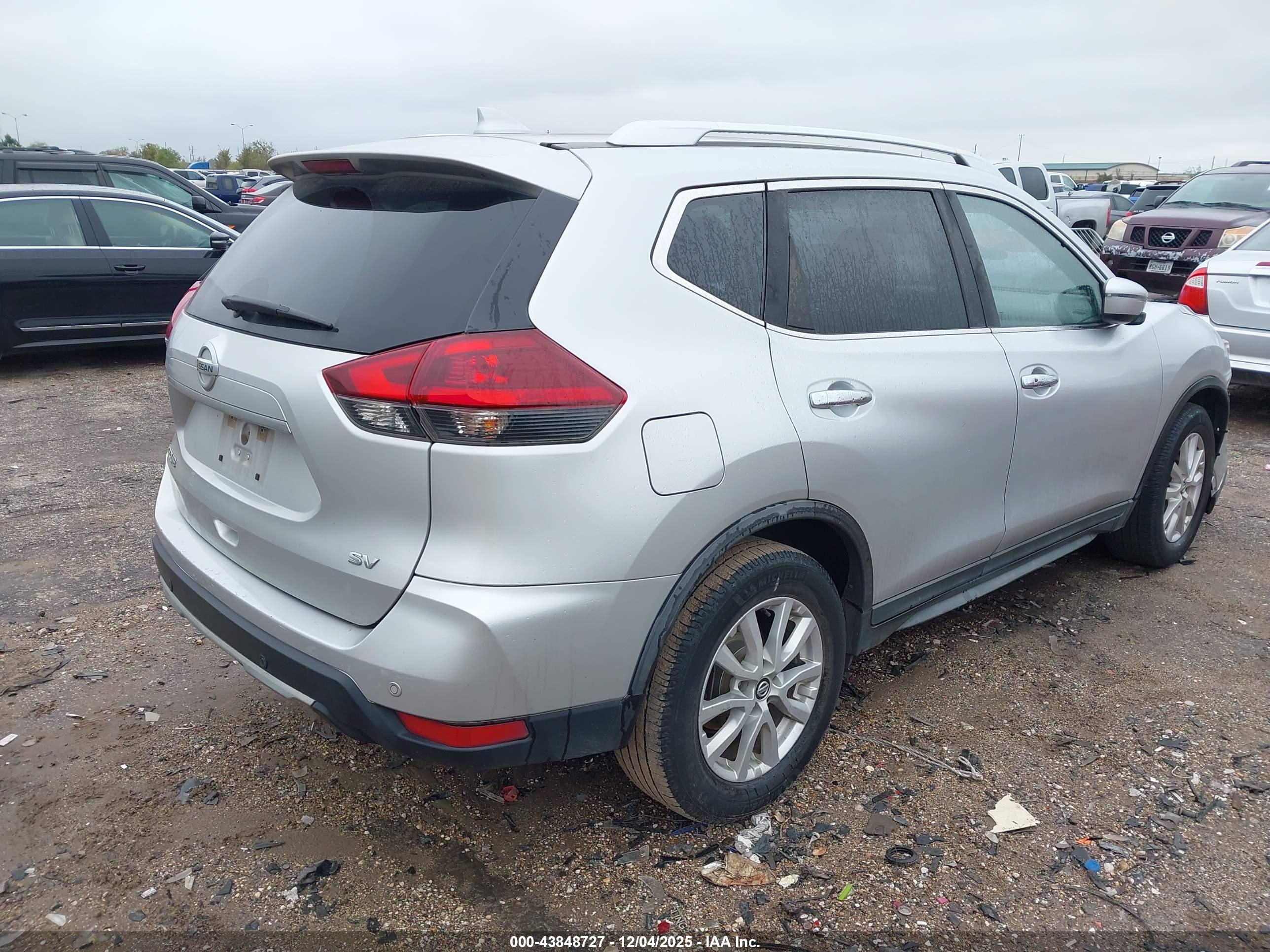 NISSAN ROGUE image 4
