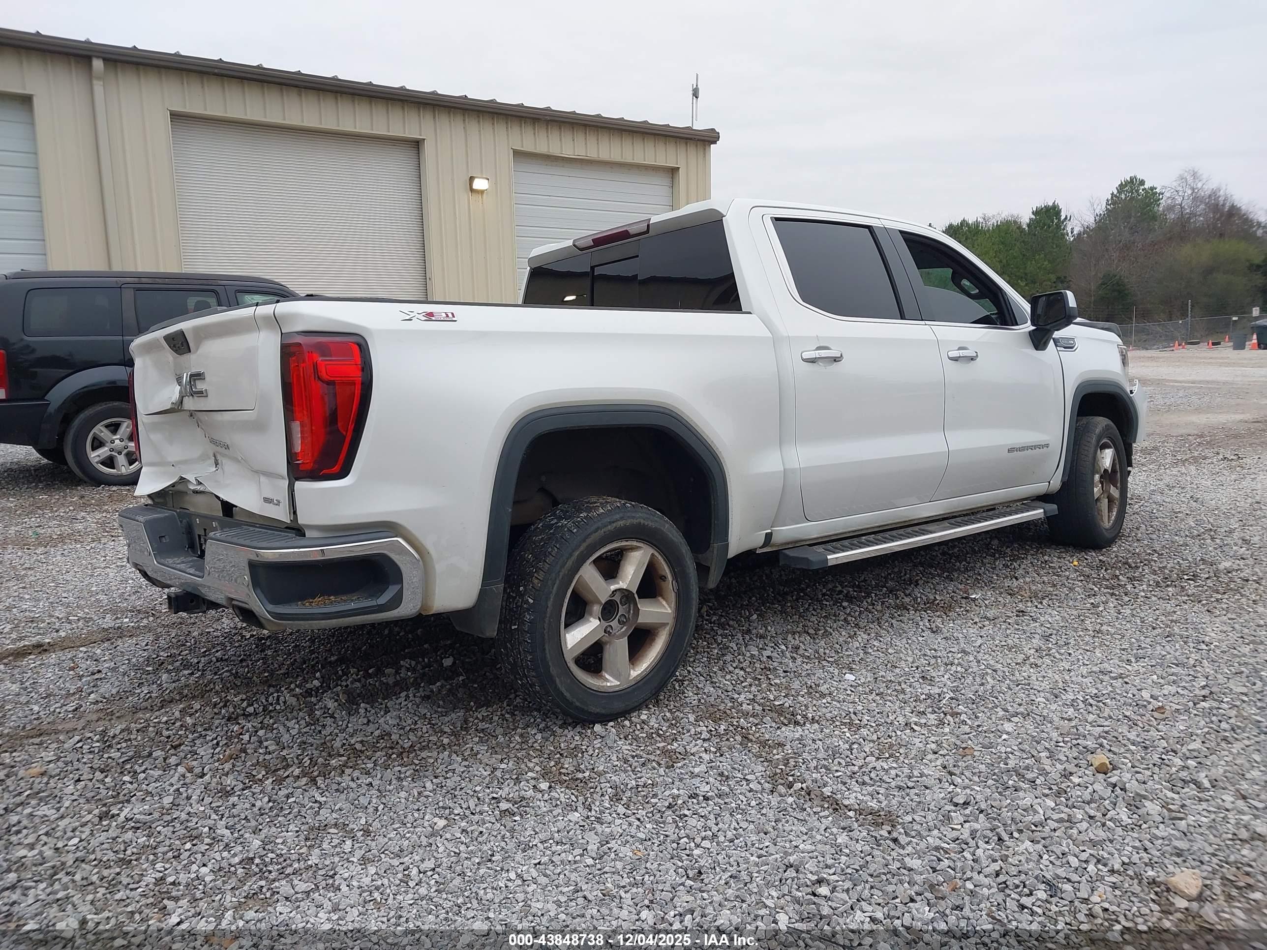 GMC SIERRA image 4