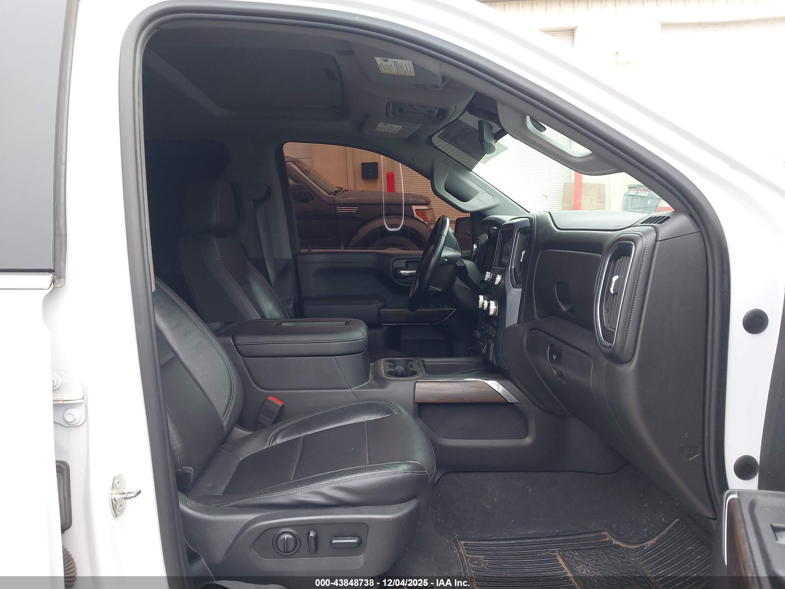 GMC SIERRA image 5