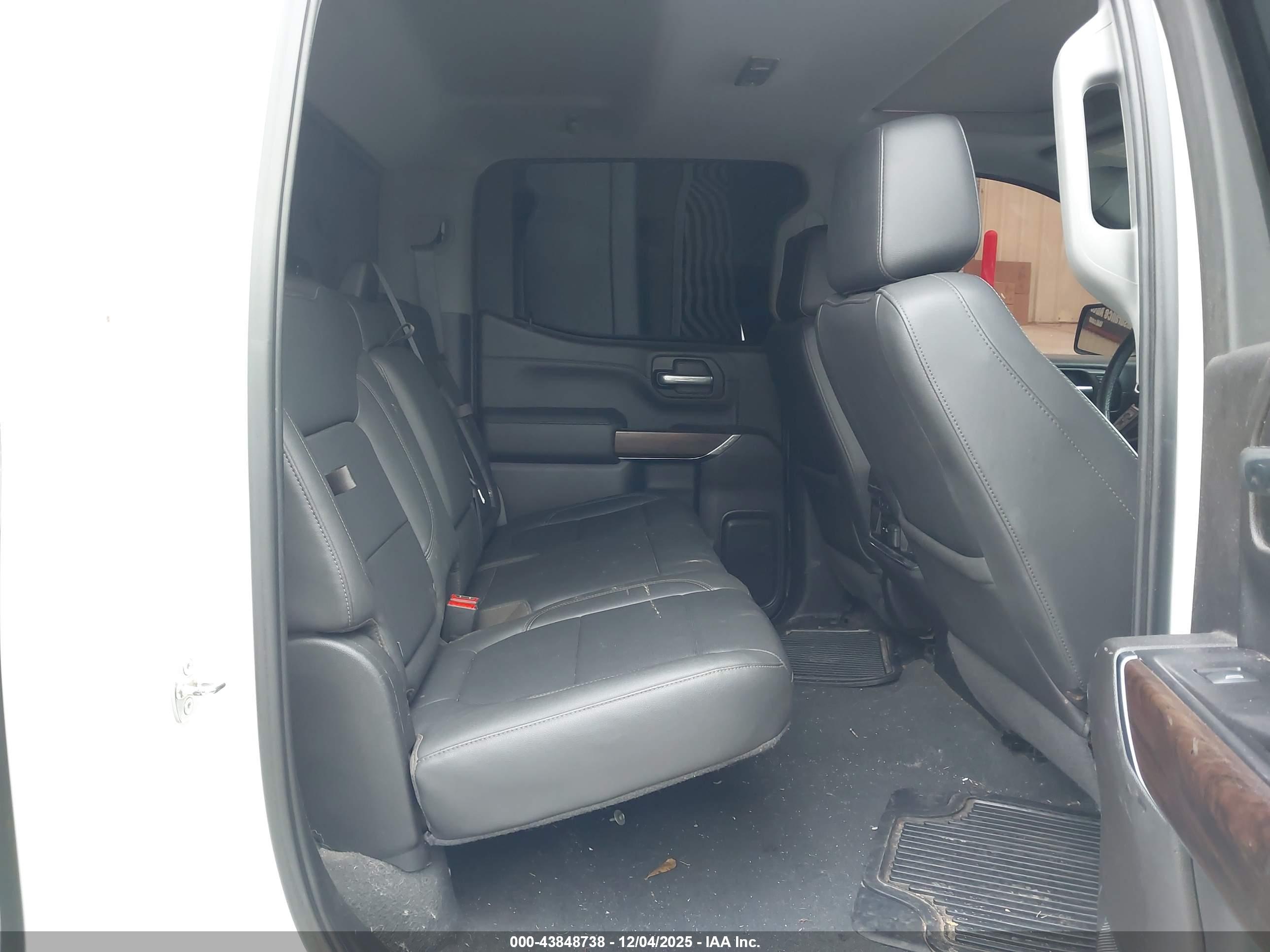 GMC SIERRA image 8