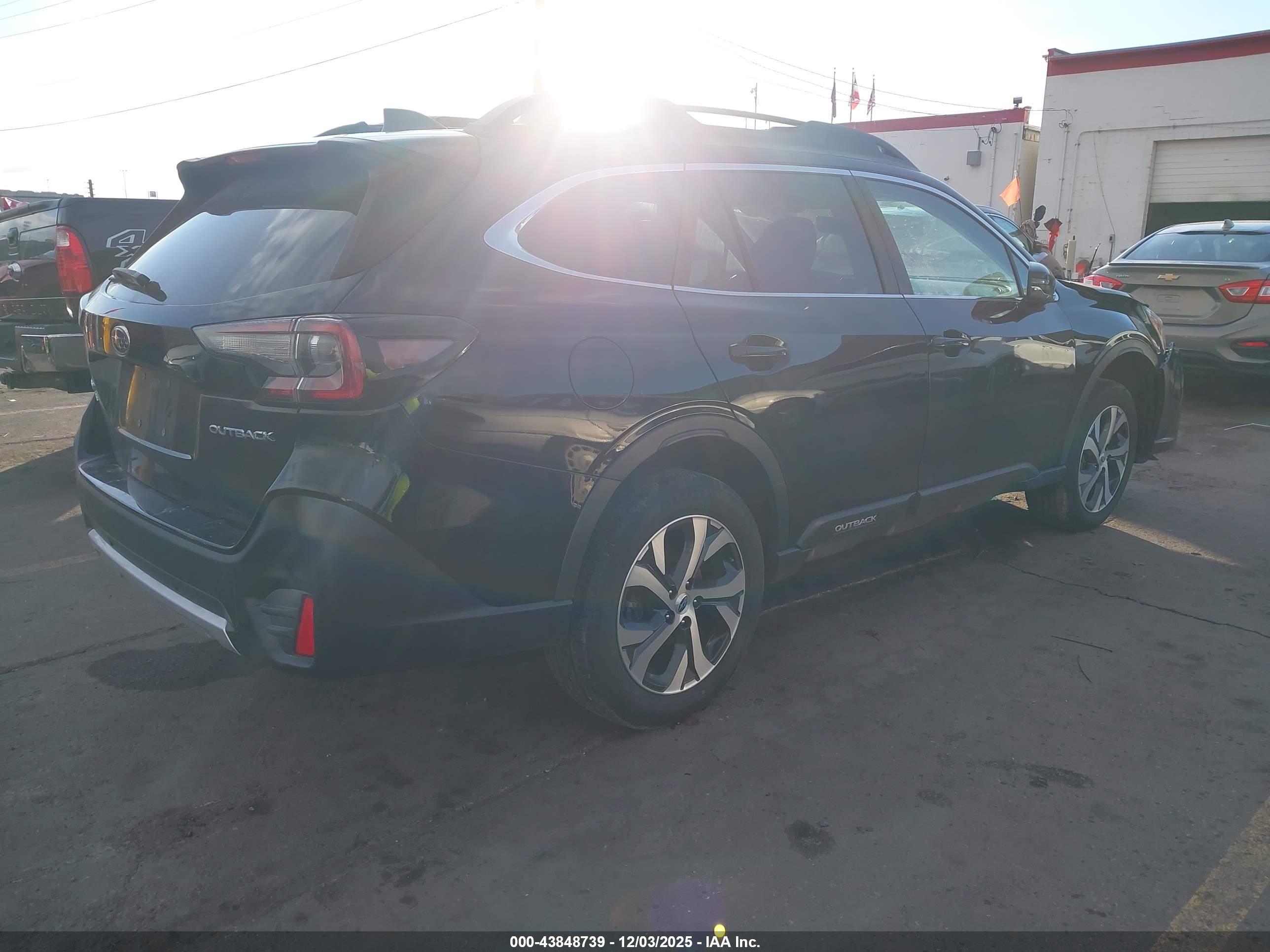 SUBARU OUTBACK image 4