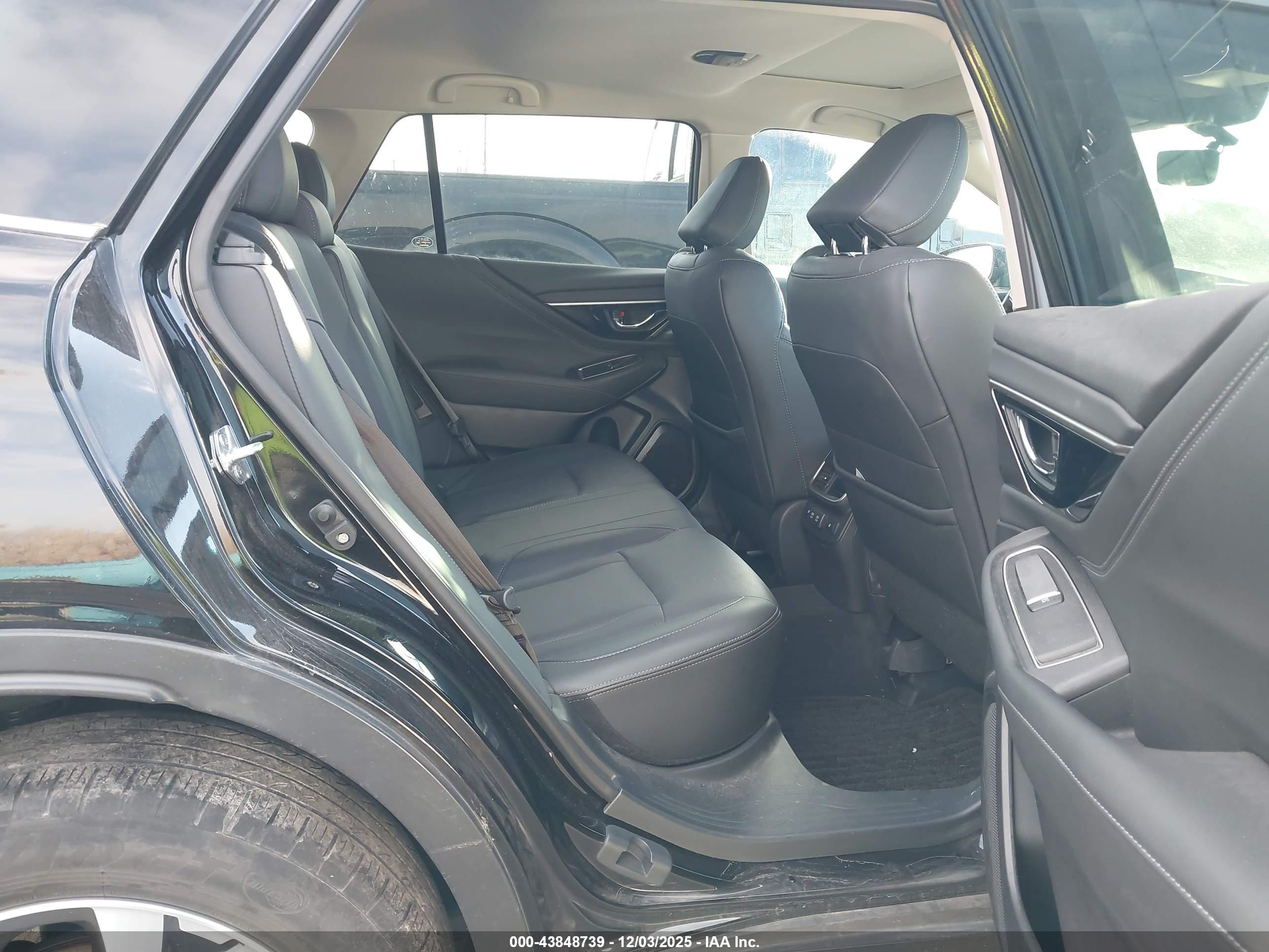 SUBARU OUTBACK image 8