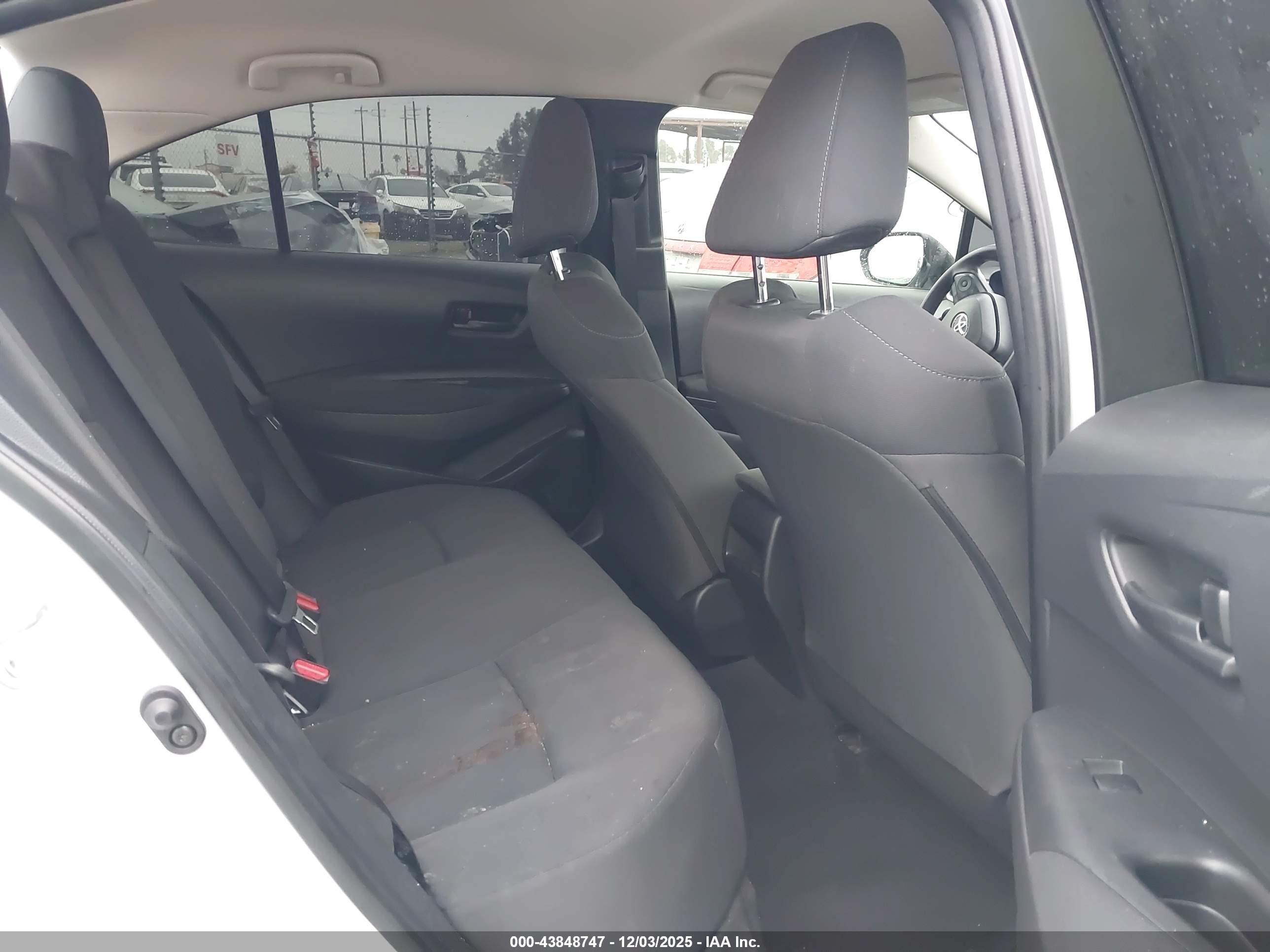 TOYOTA COROLLA image 8