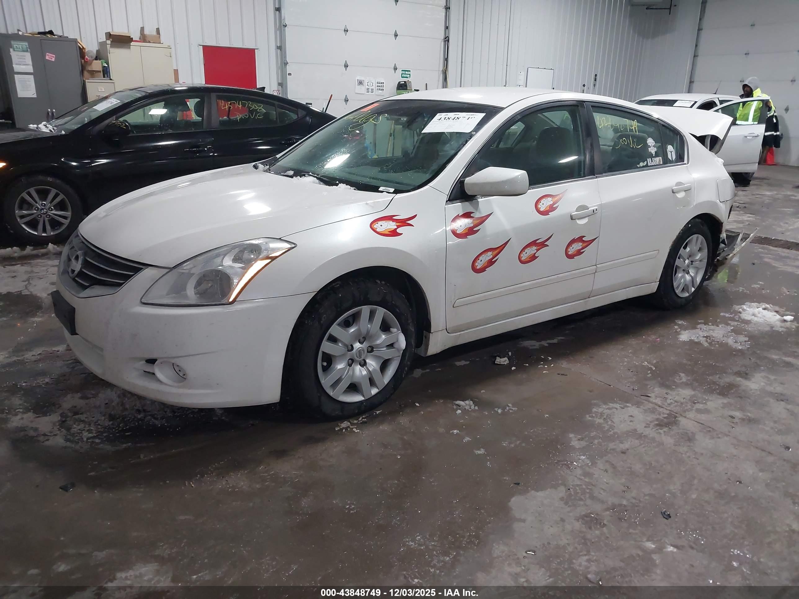 NISSAN ALTIMA image 2