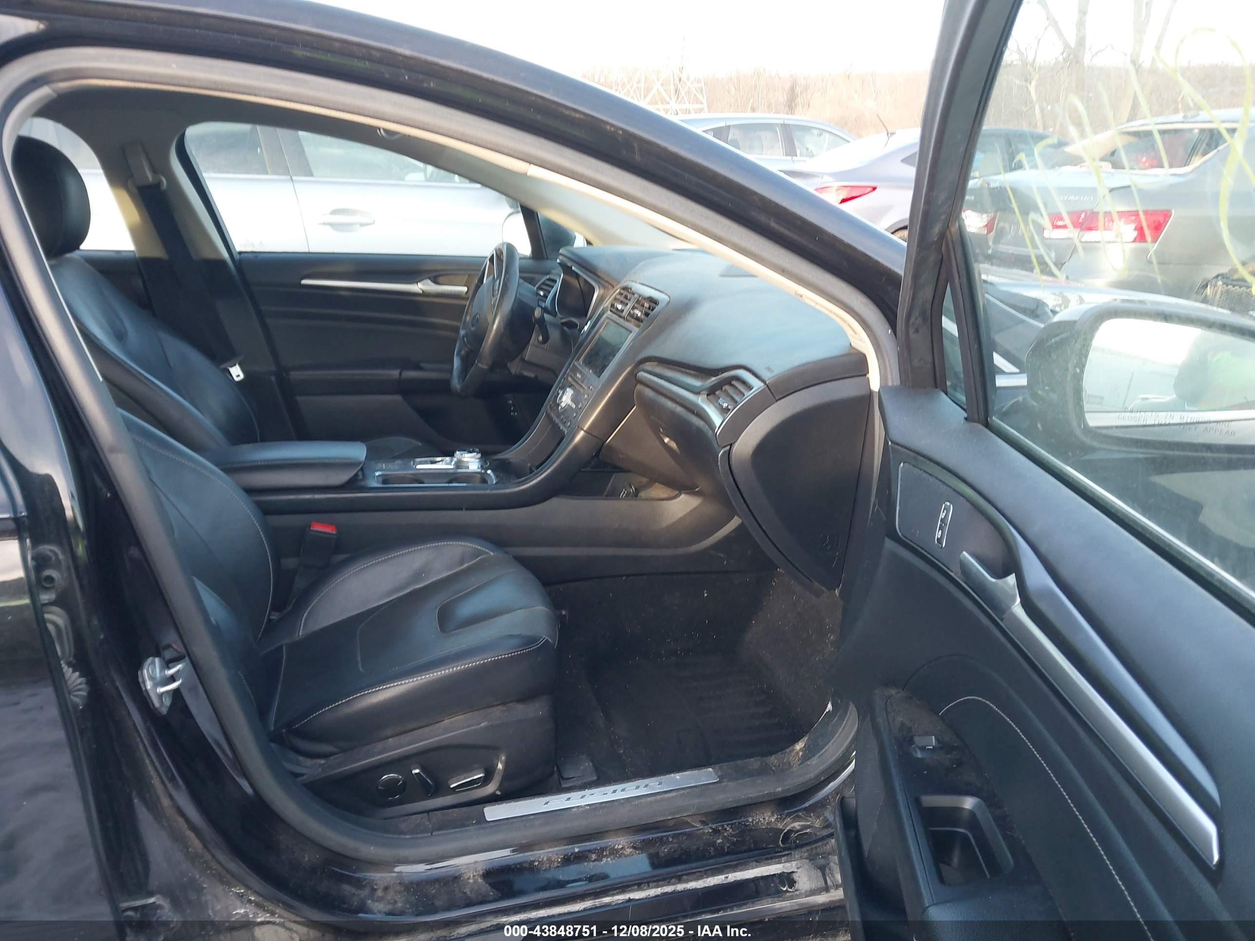 FORD FUSION image 5