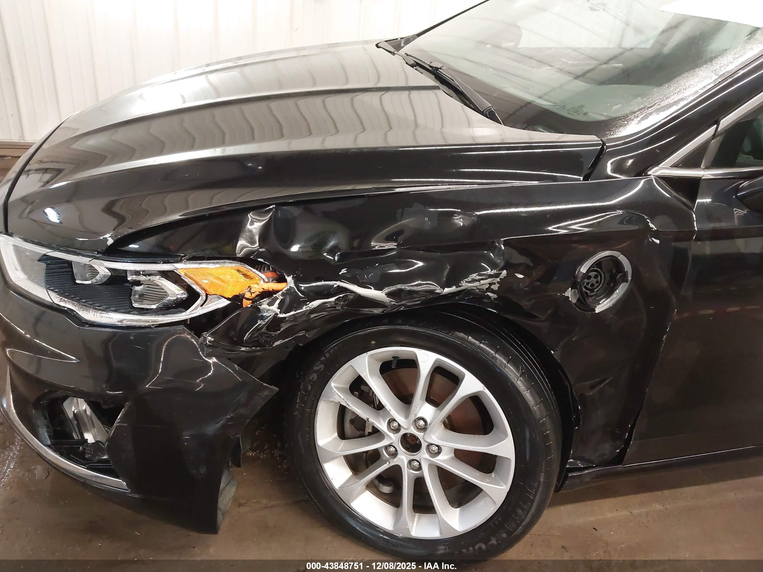 FORD FUSION image 6