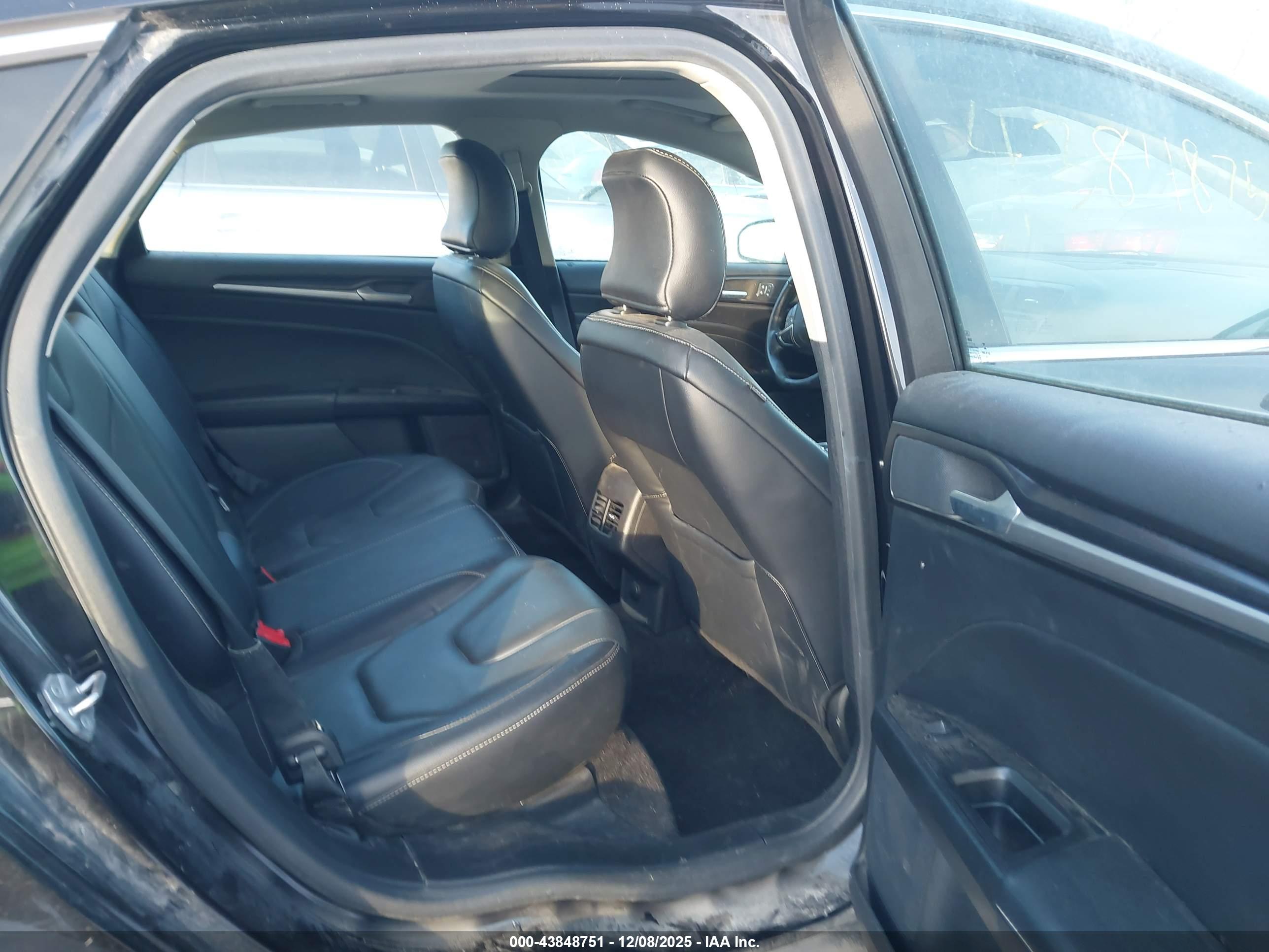 FORD FUSION image 8