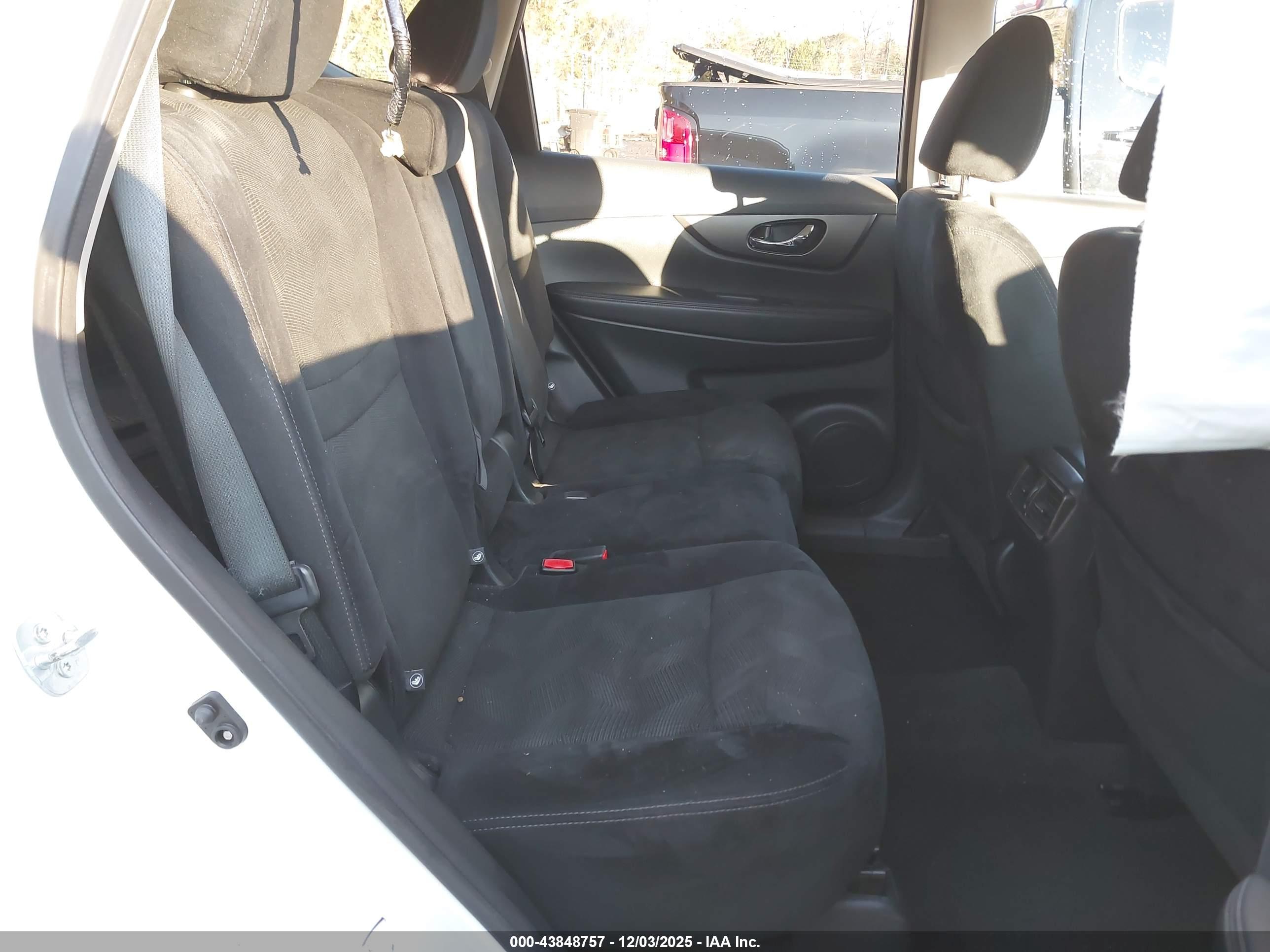 NISSAN ROGUE image 8