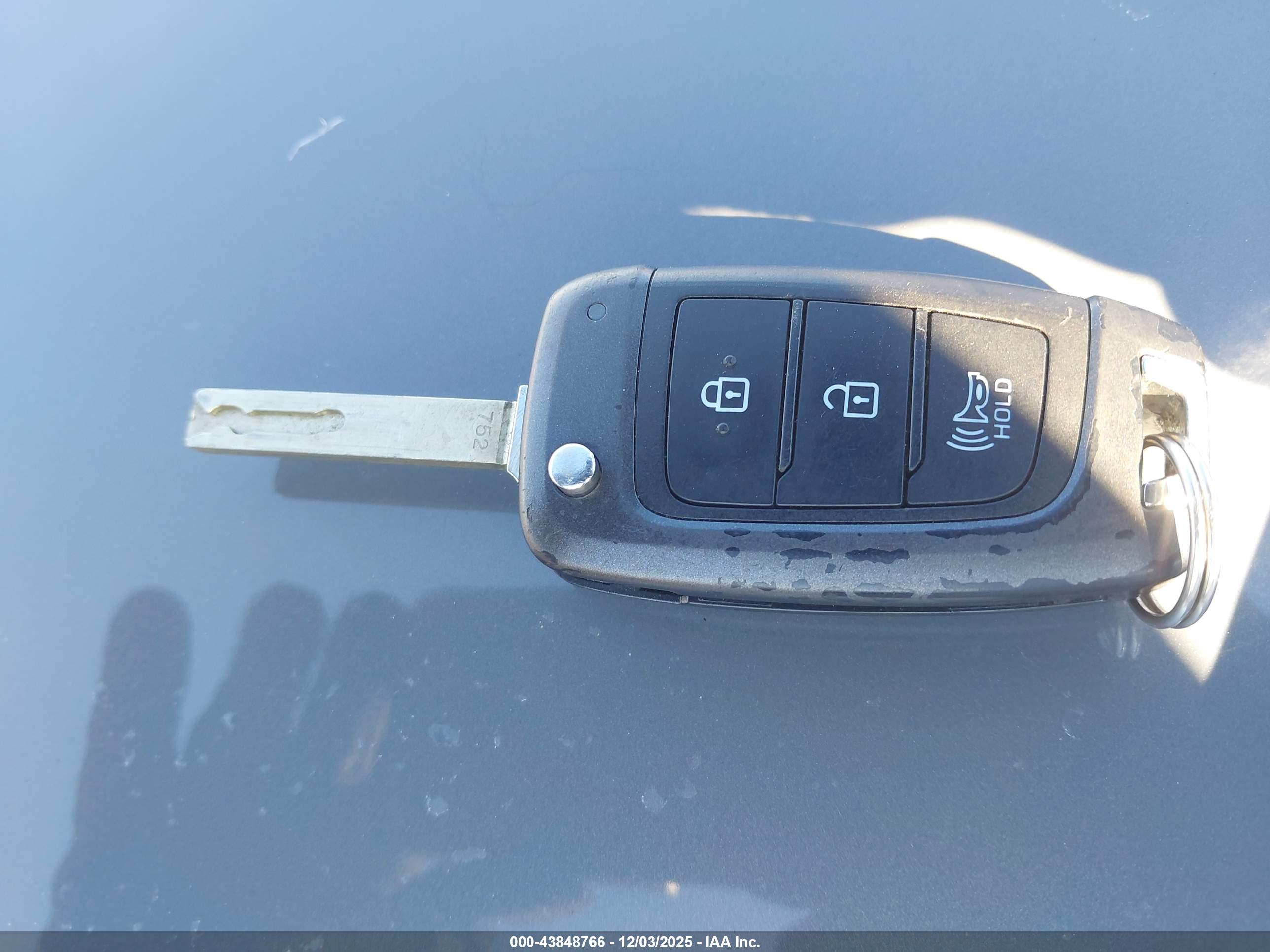 HYUNDAI VENUE image 11