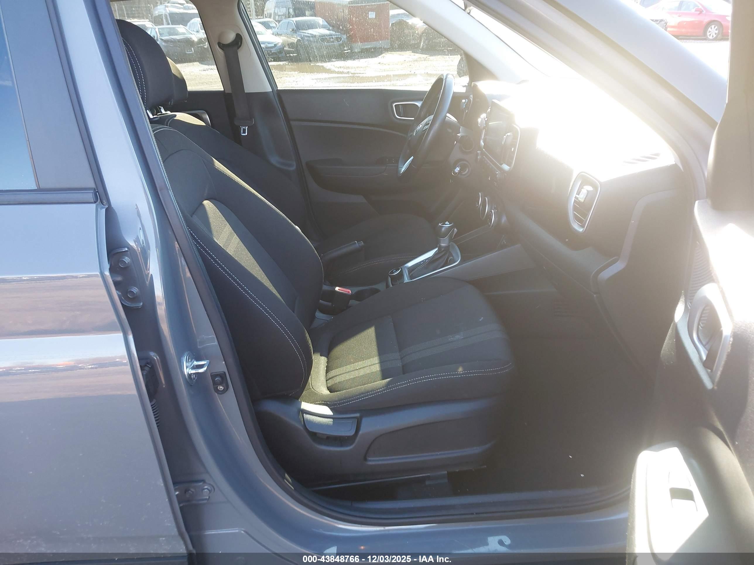 HYUNDAI VENUE image 5