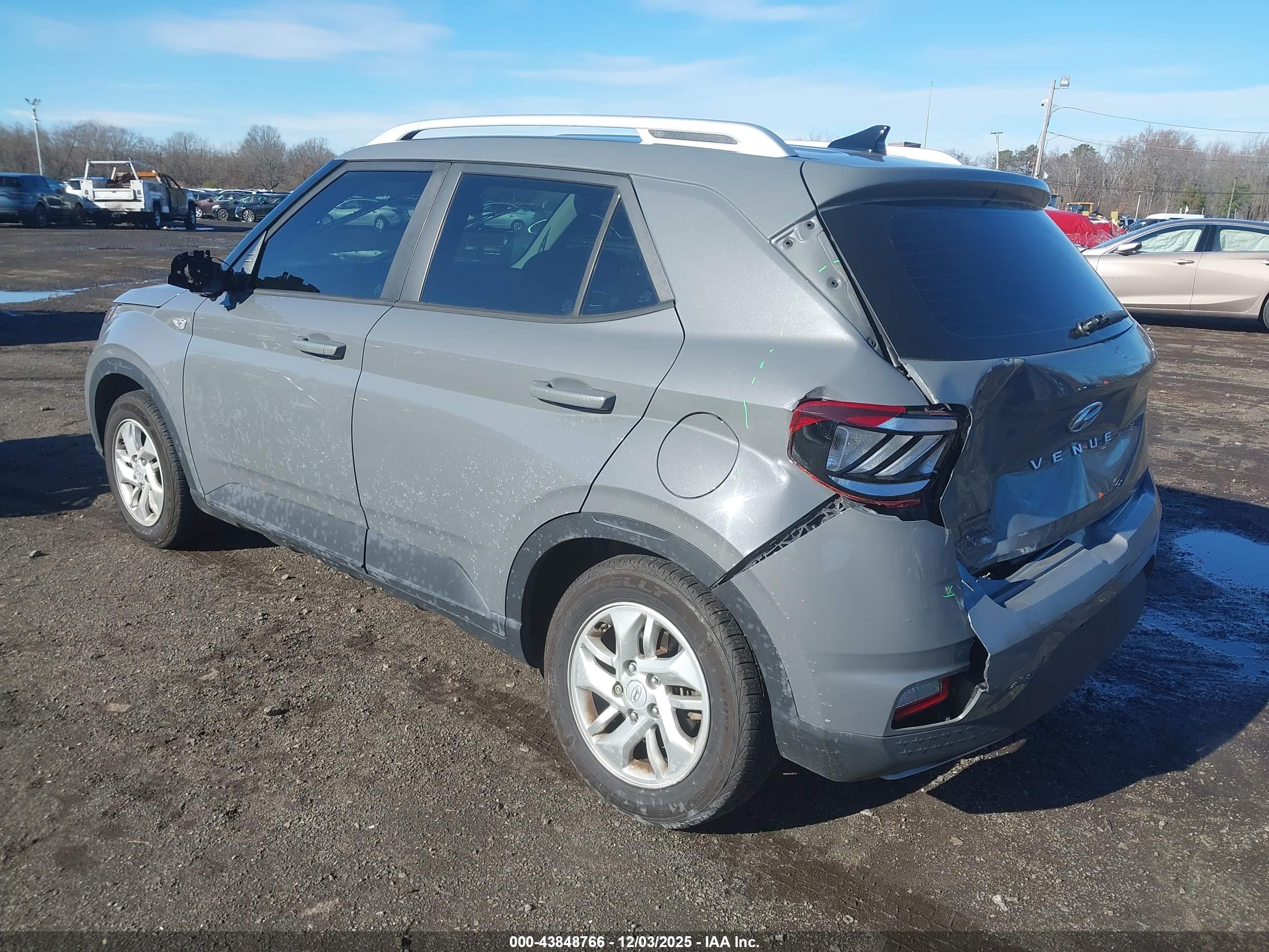 HYUNDAI VENUE image 6