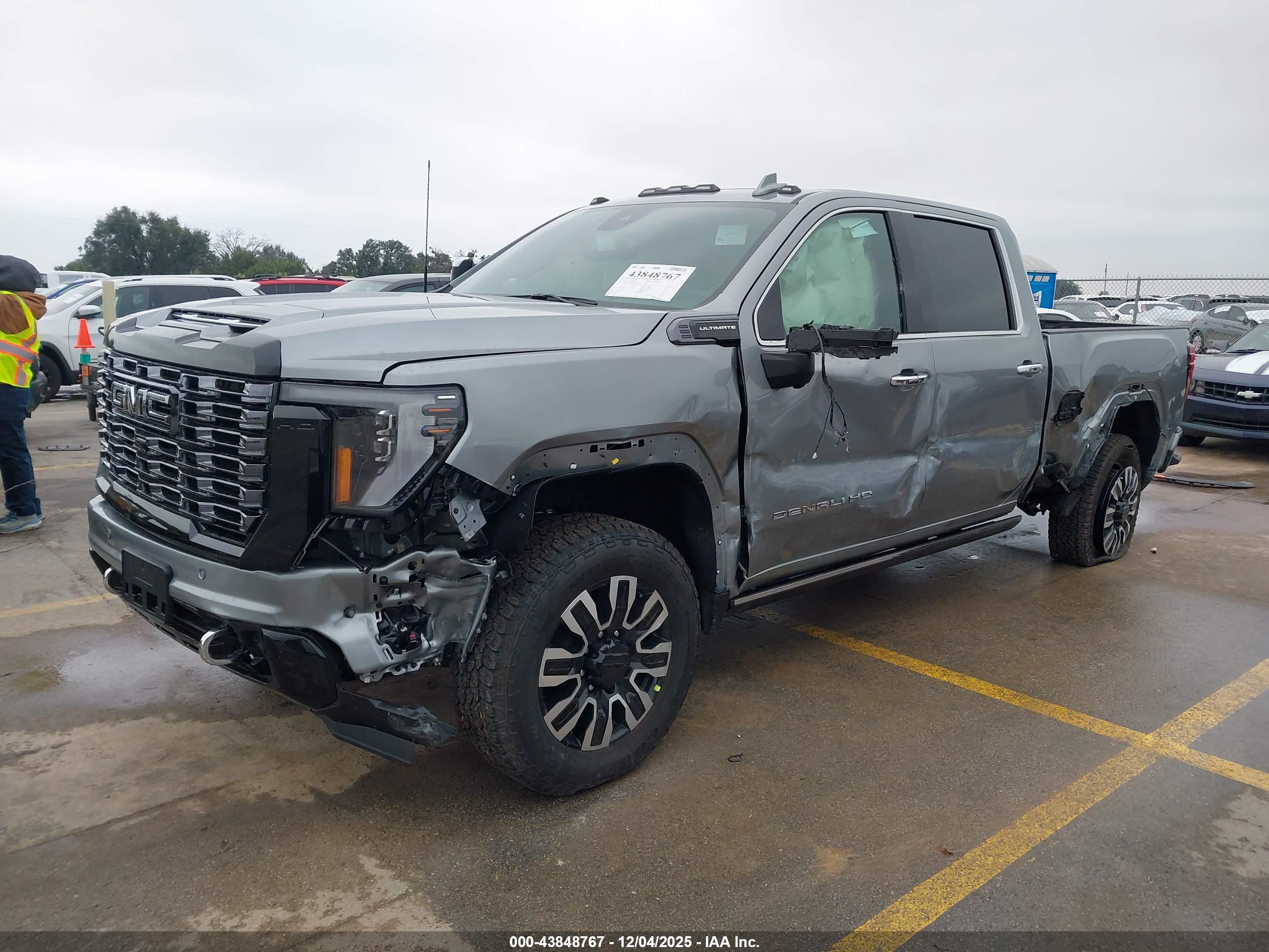 GMC SIERRA image 2