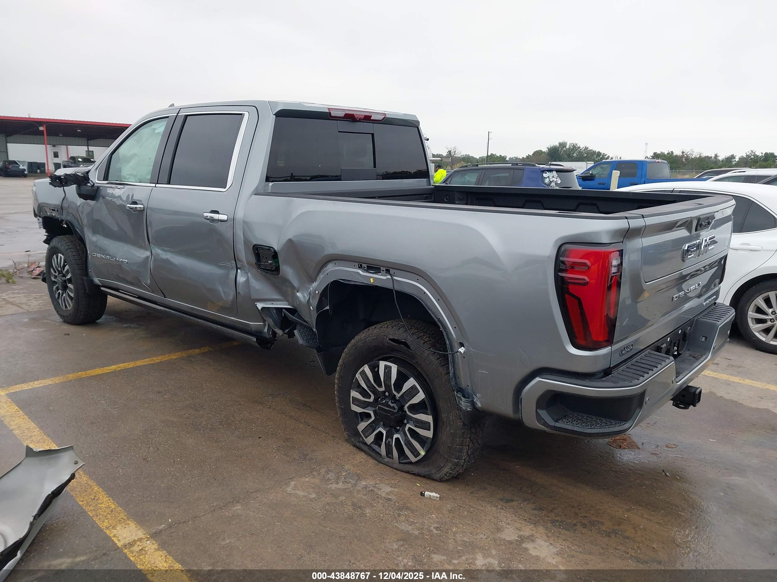 GMC SIERRA image 3