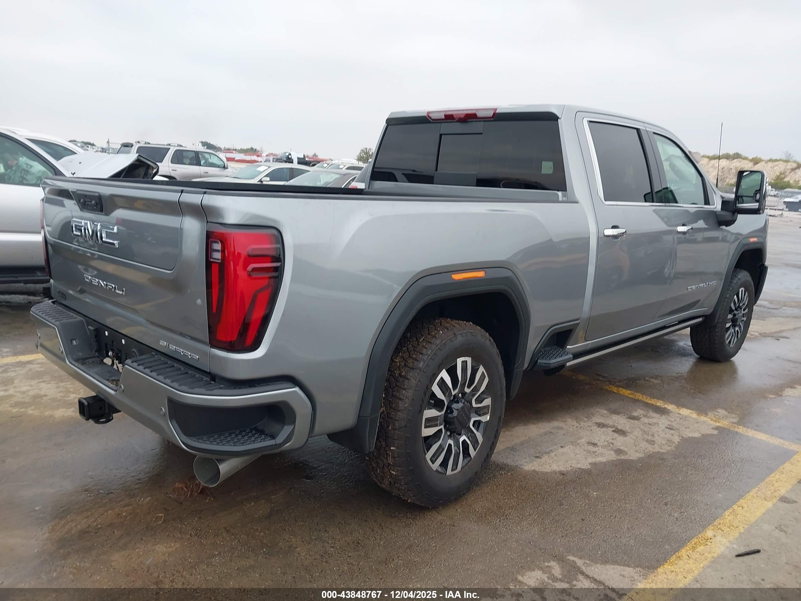 GMC SIERRA image 4