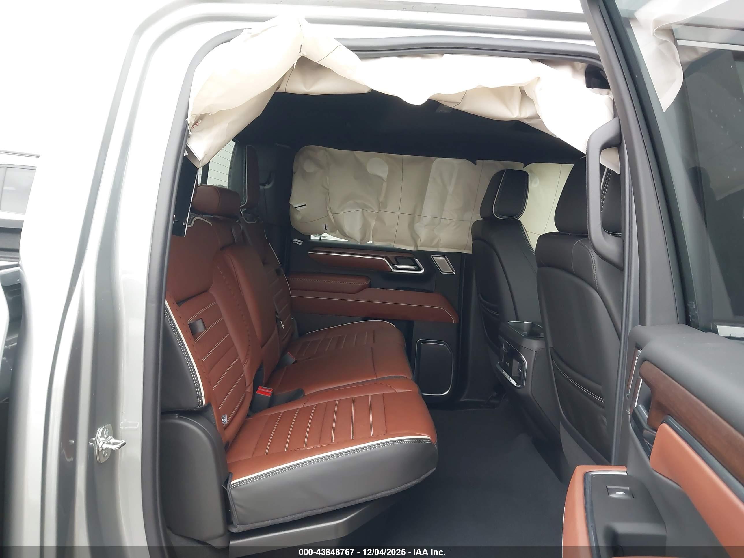 GMC SIERRA image 8