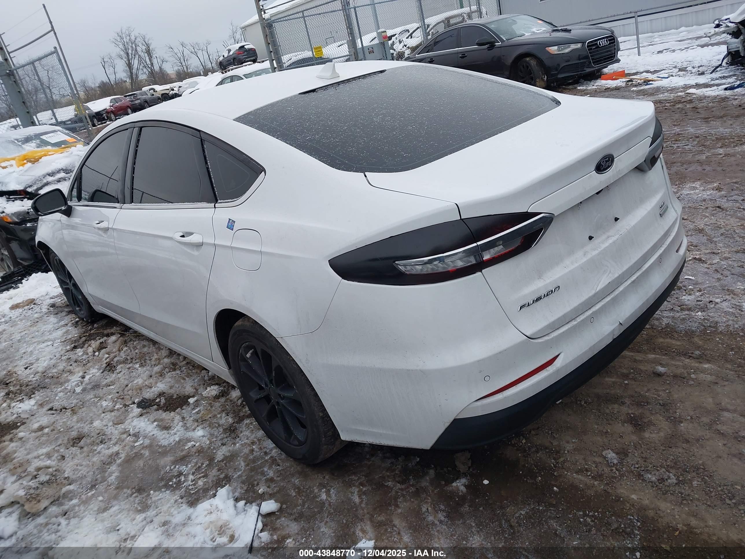 FORD FUSION image 3