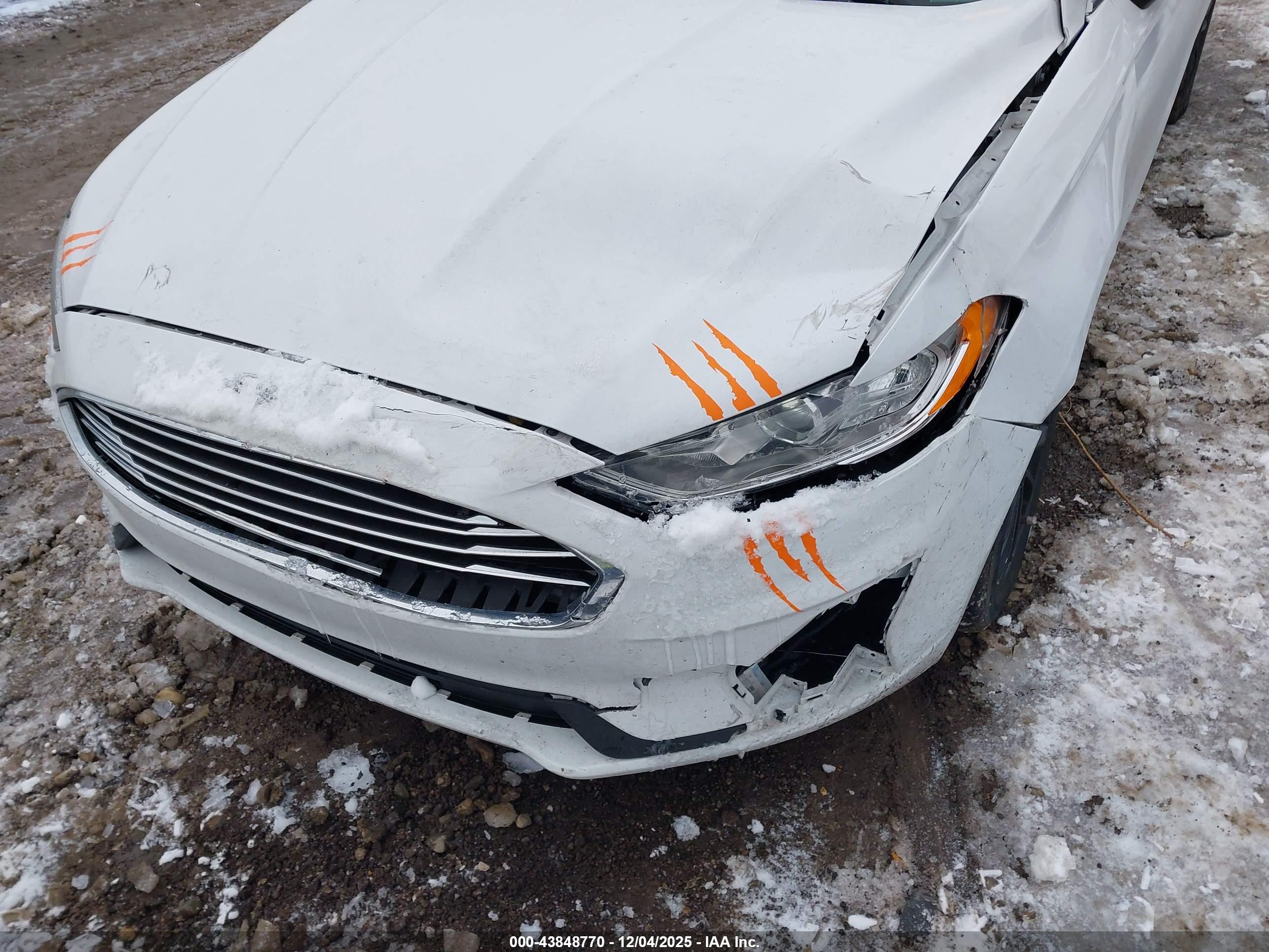 FORD FUSION image 6