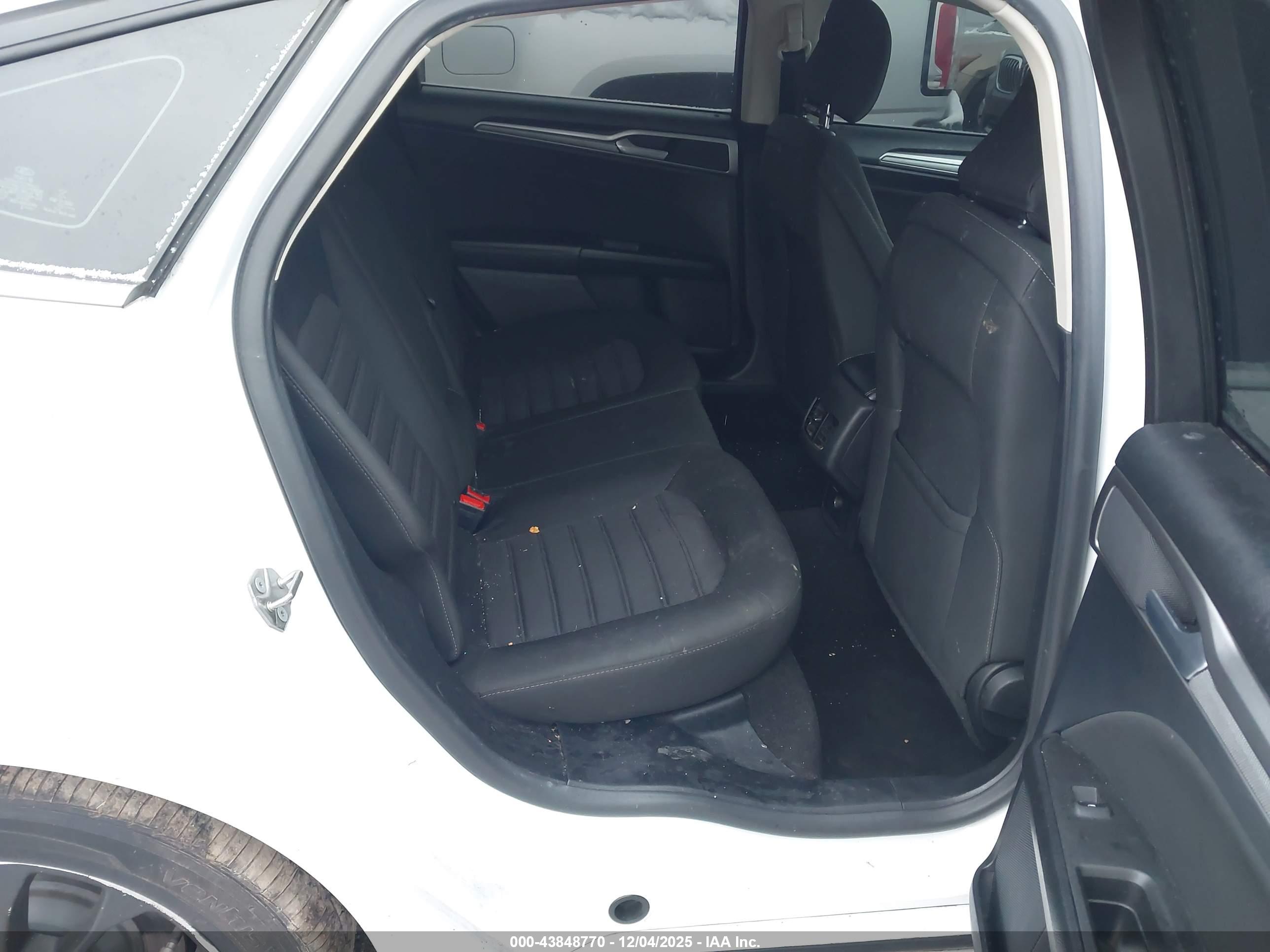 FORD FUSION image 8