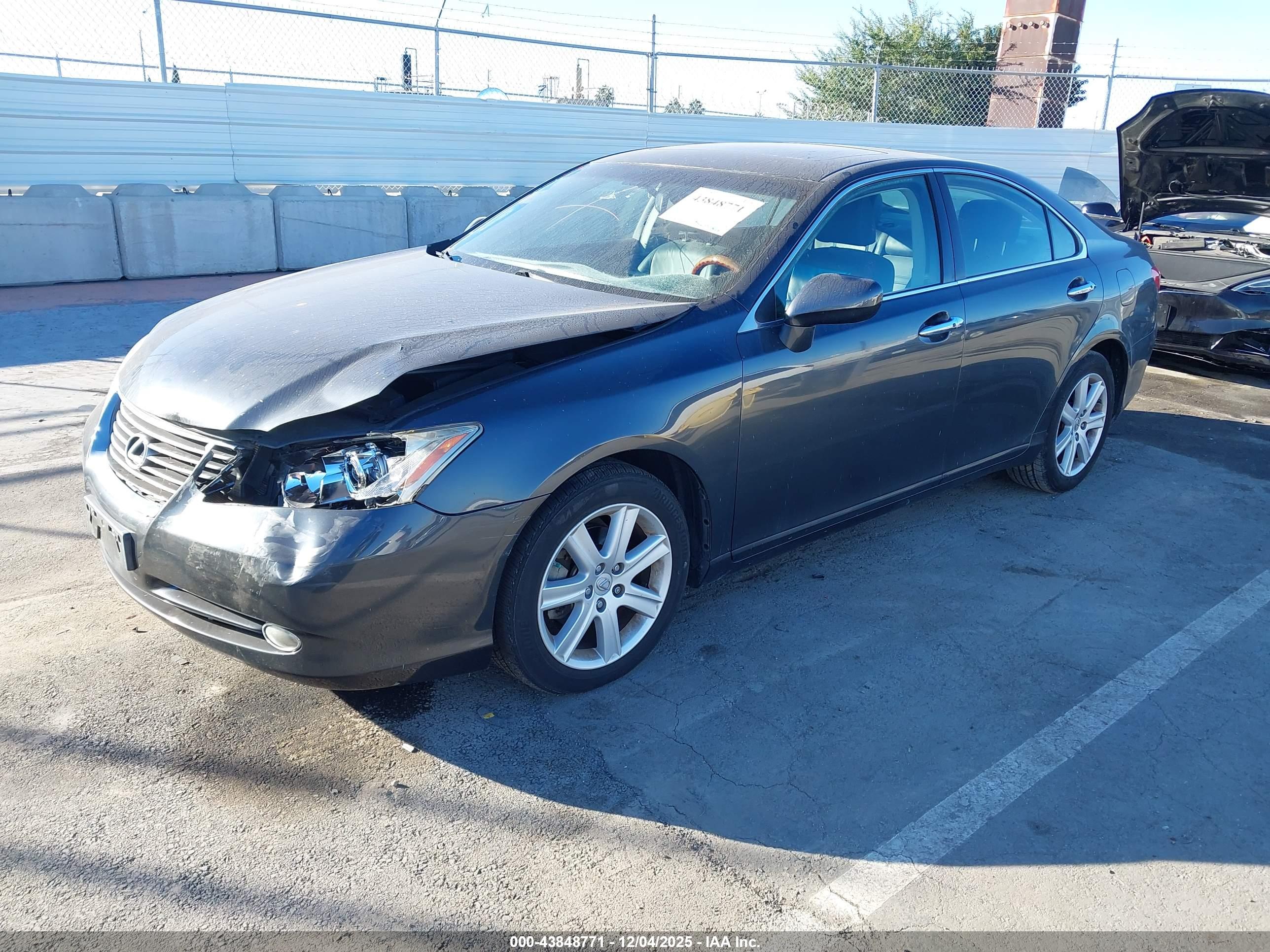 LEXUS ES image 2