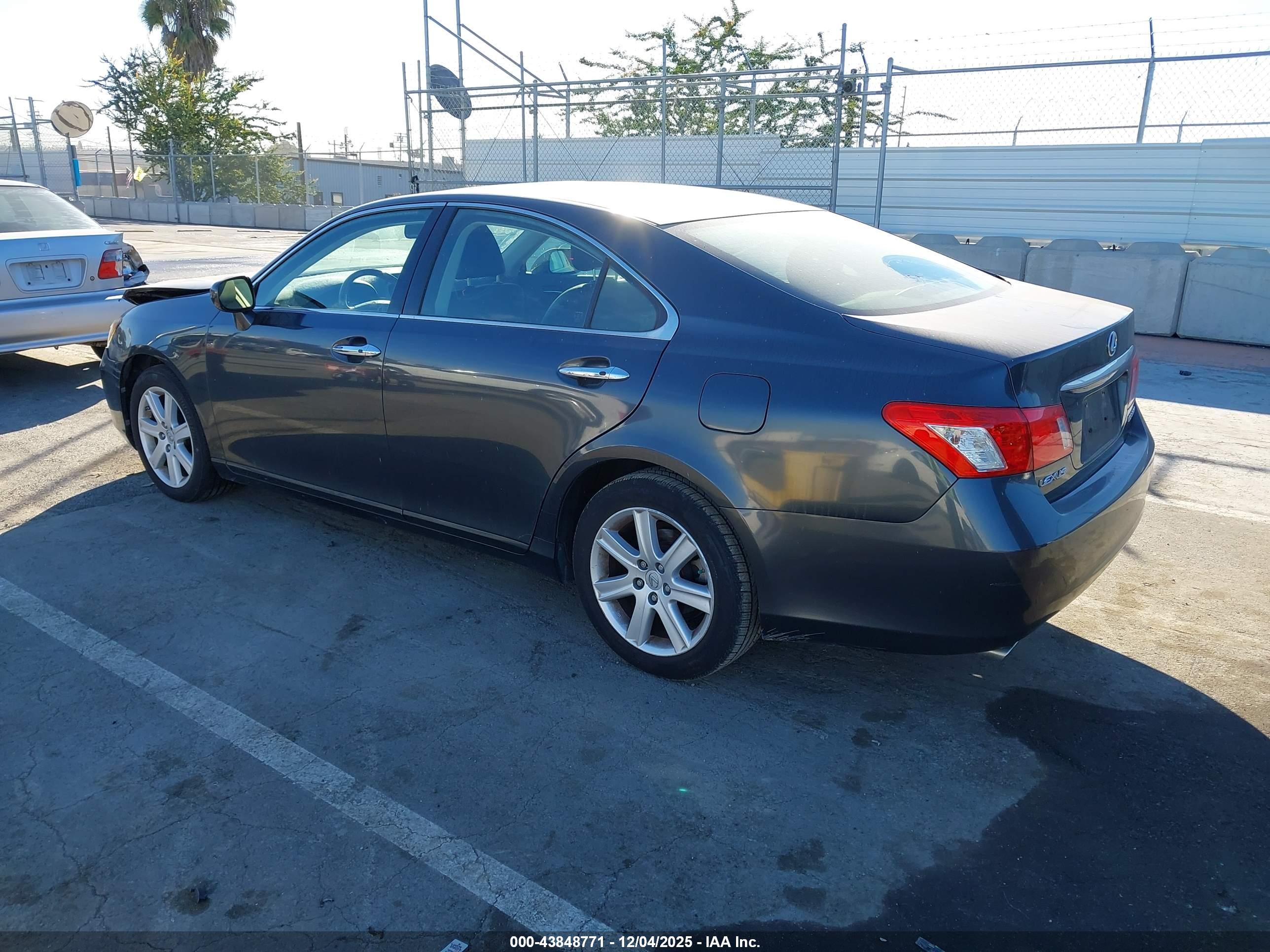 LEXUS ES image 3