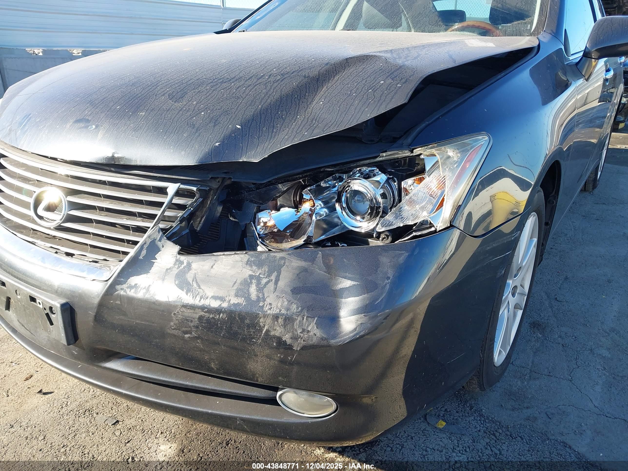 LEXUS ES image 6