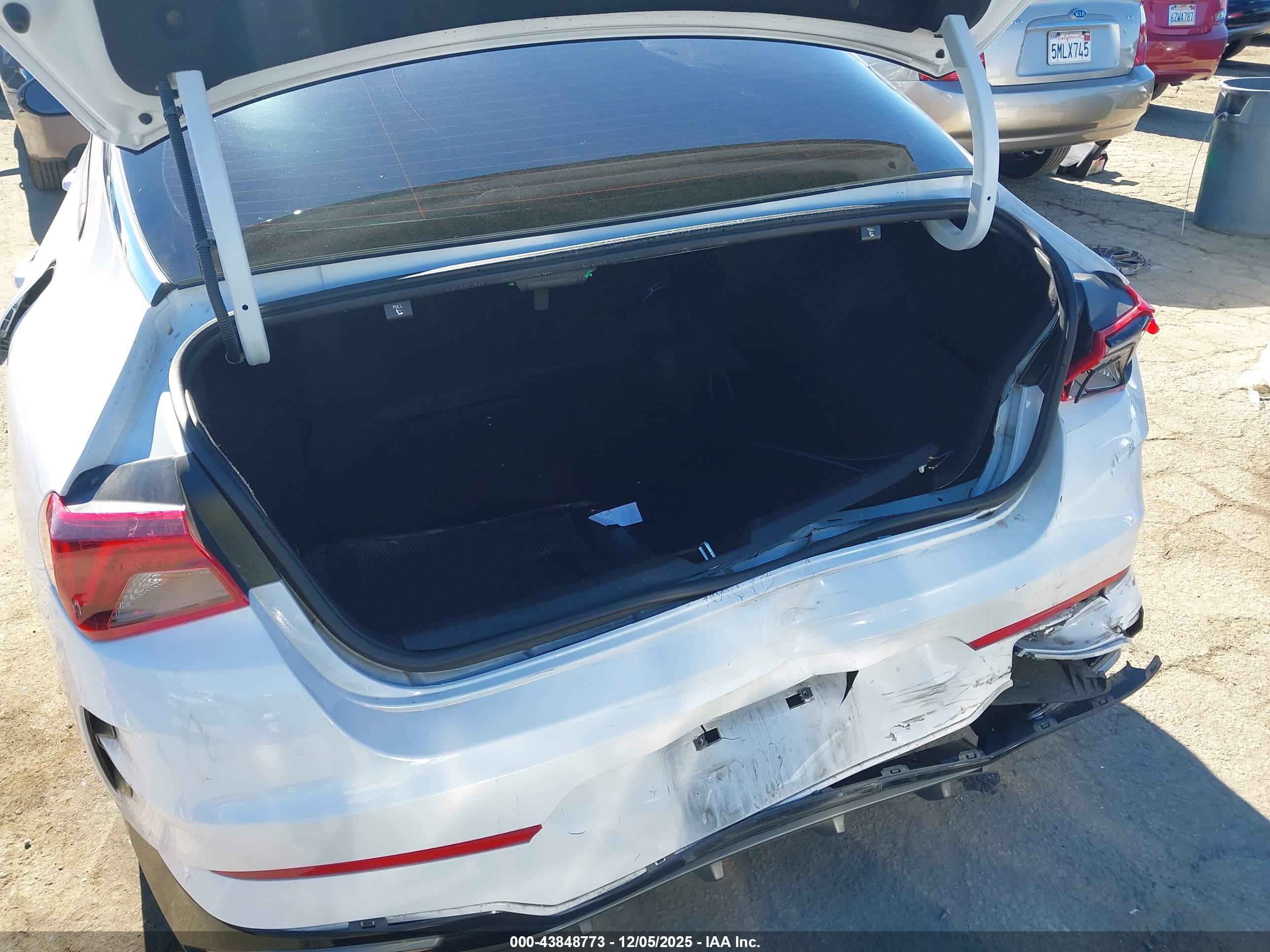KIA K5 image 6