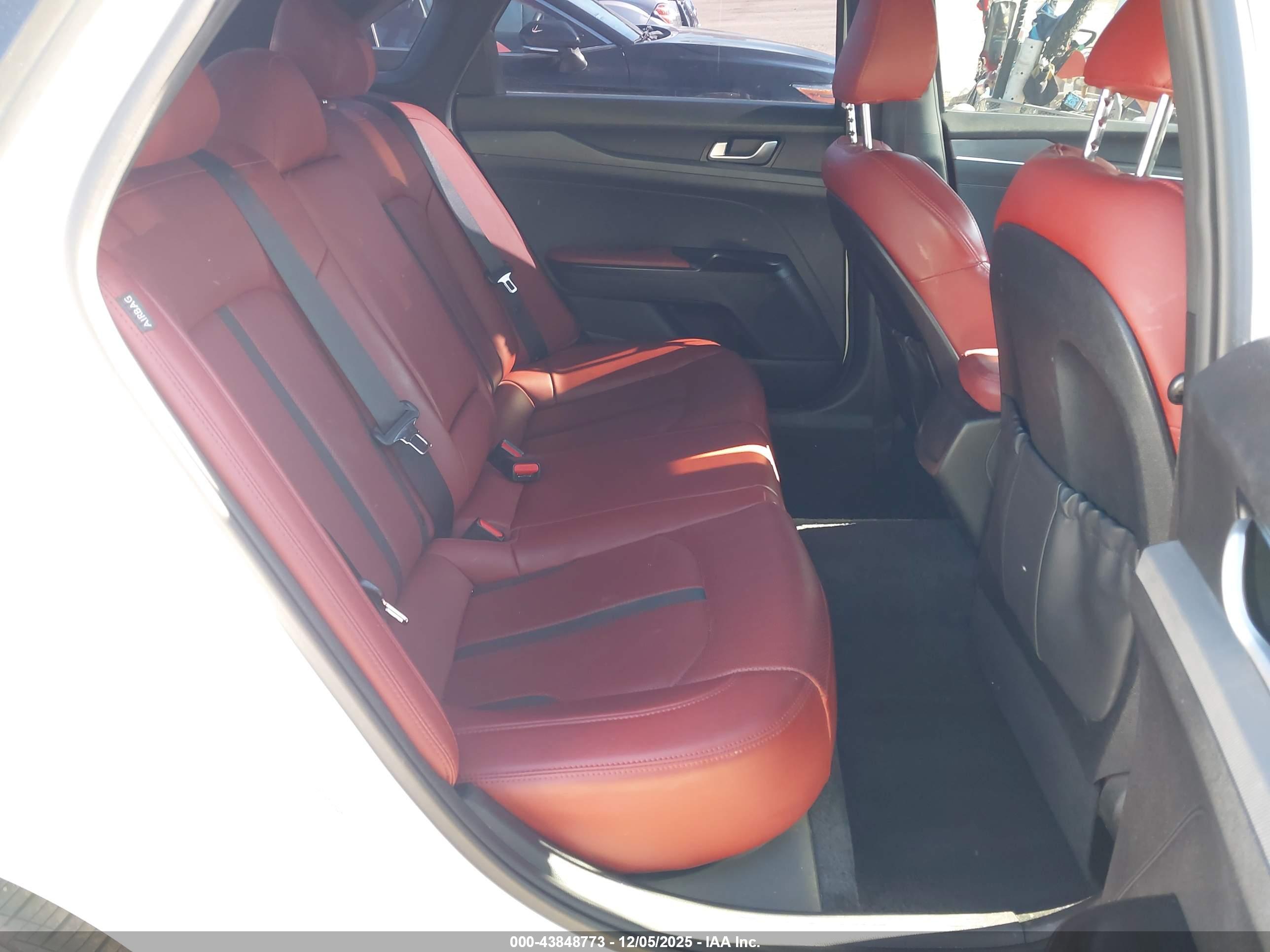 KIA K5 image 8