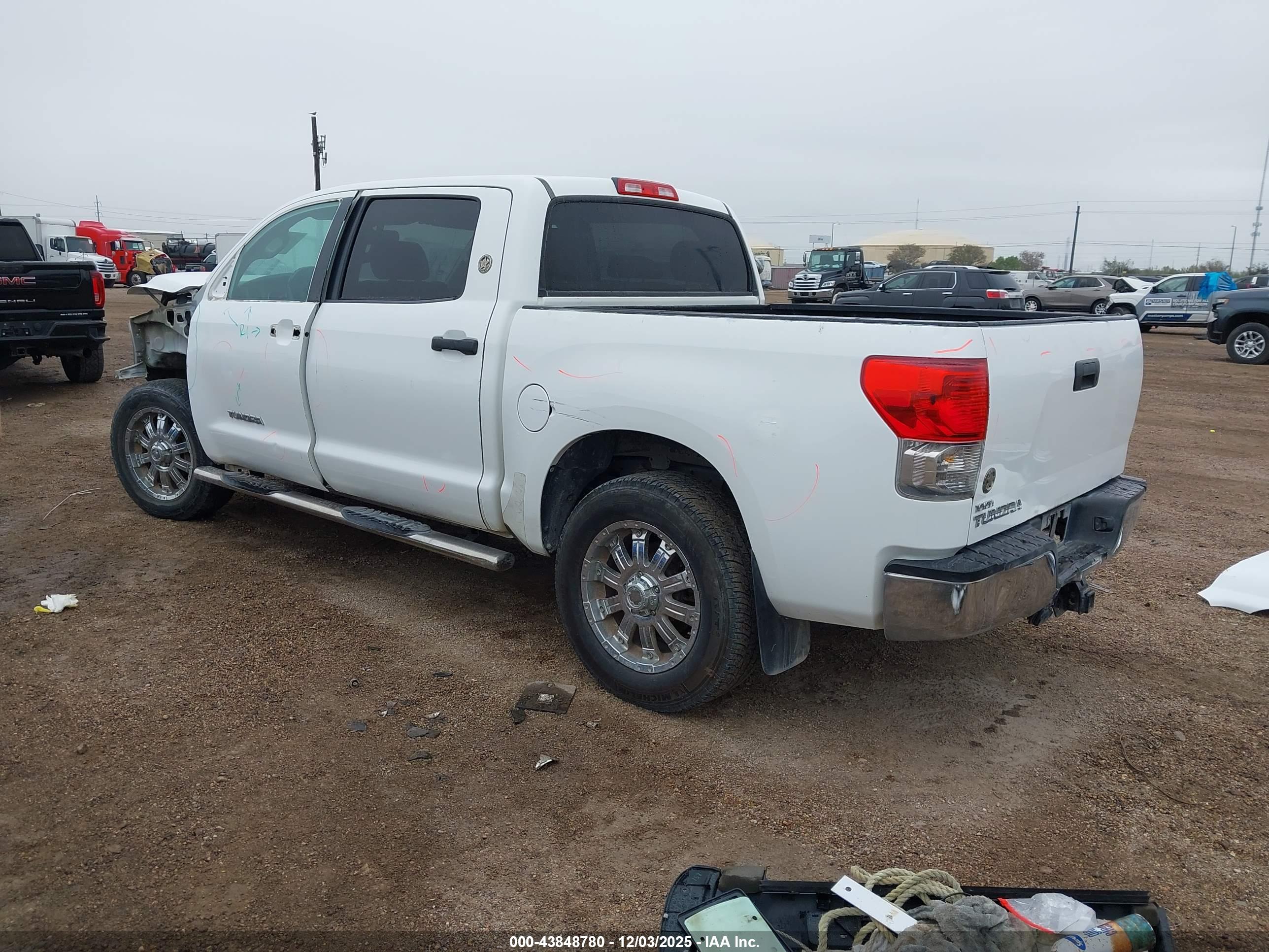 TOYOTA TUNDRA image 3