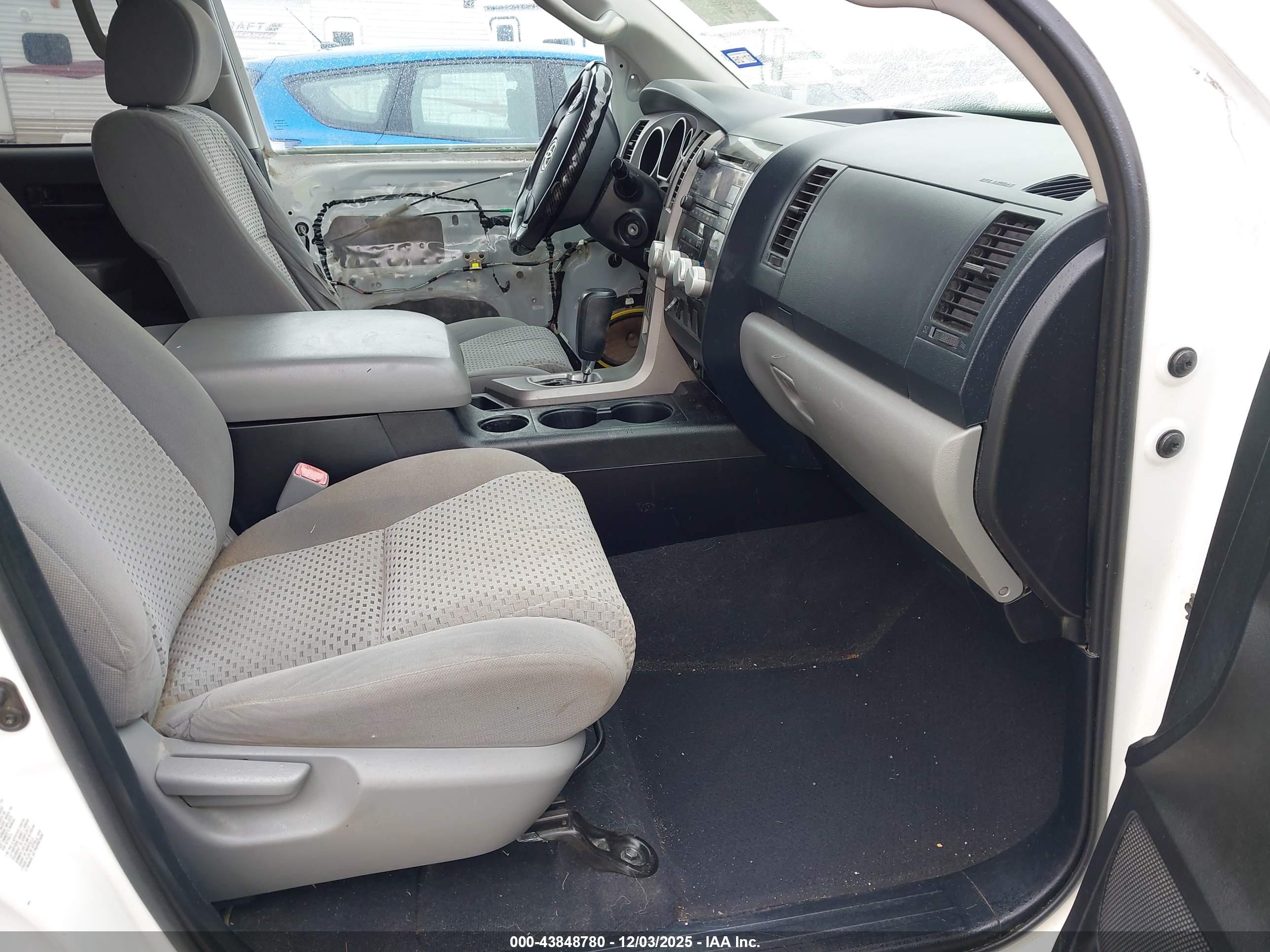 TOYOTA TUNDRA image 5
