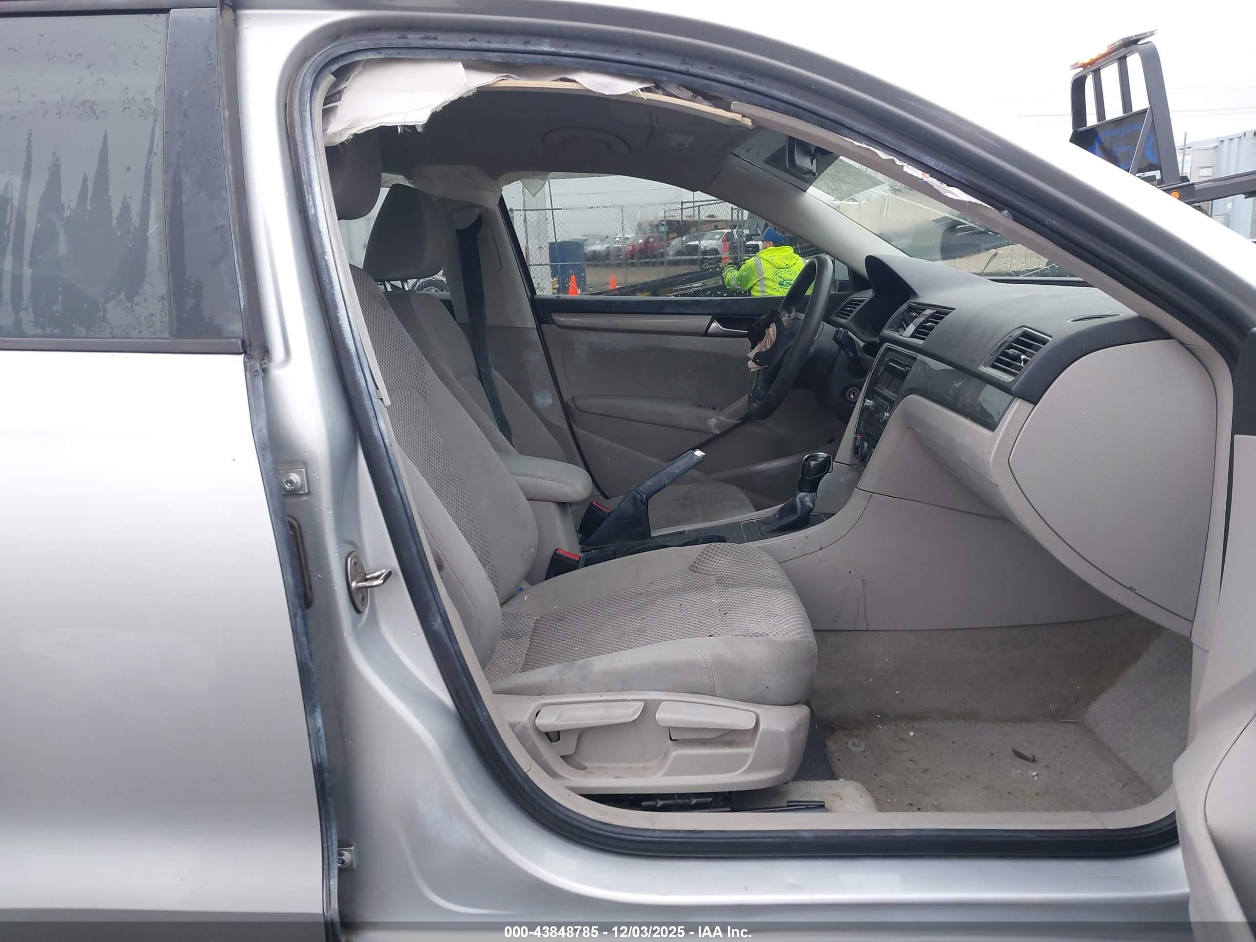 VOLKSWAGEN PASSAT image 5
